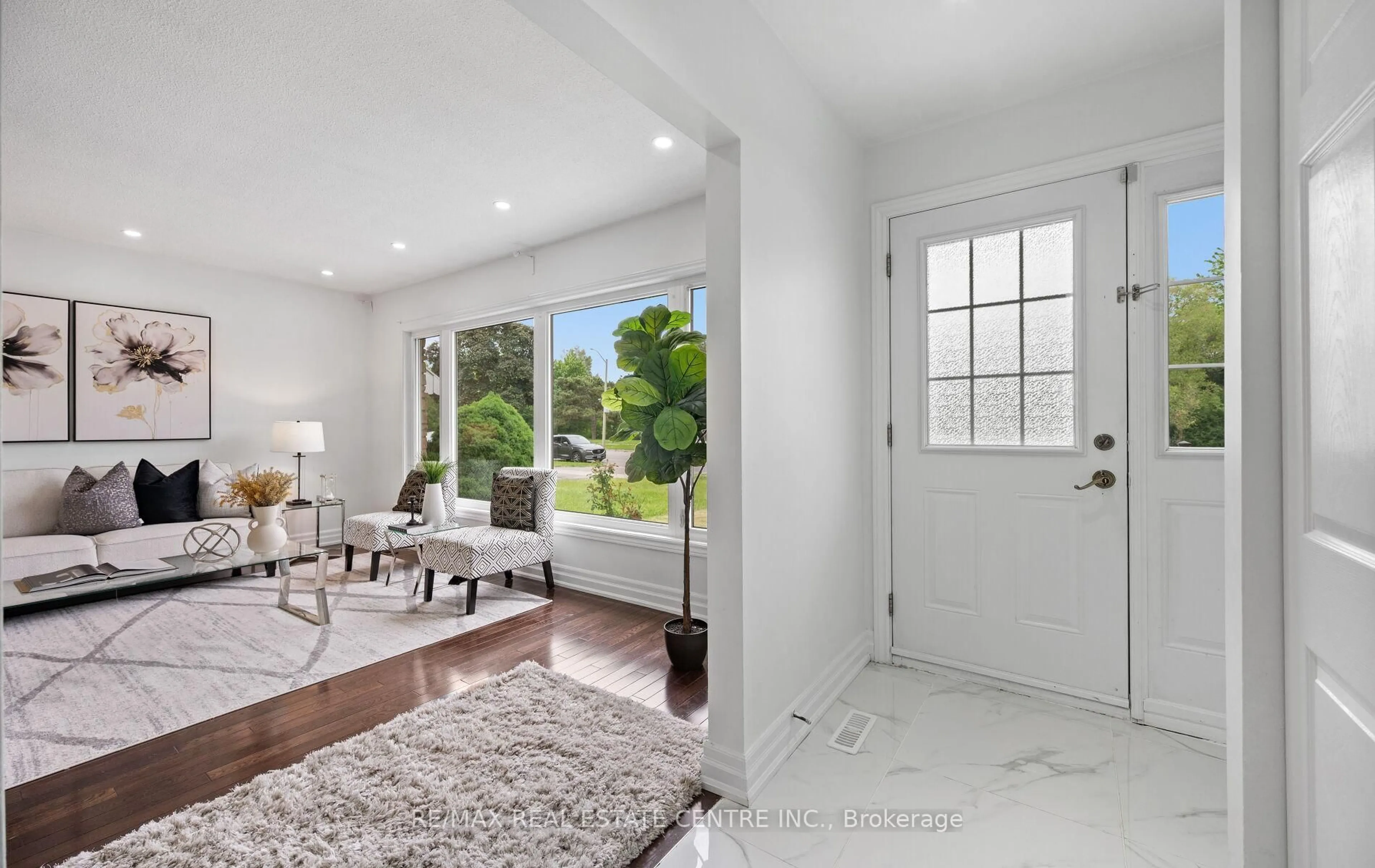 Indoor entryway for 18 Dearbourne Blvd, Brampton Ontario L6T 1J6
