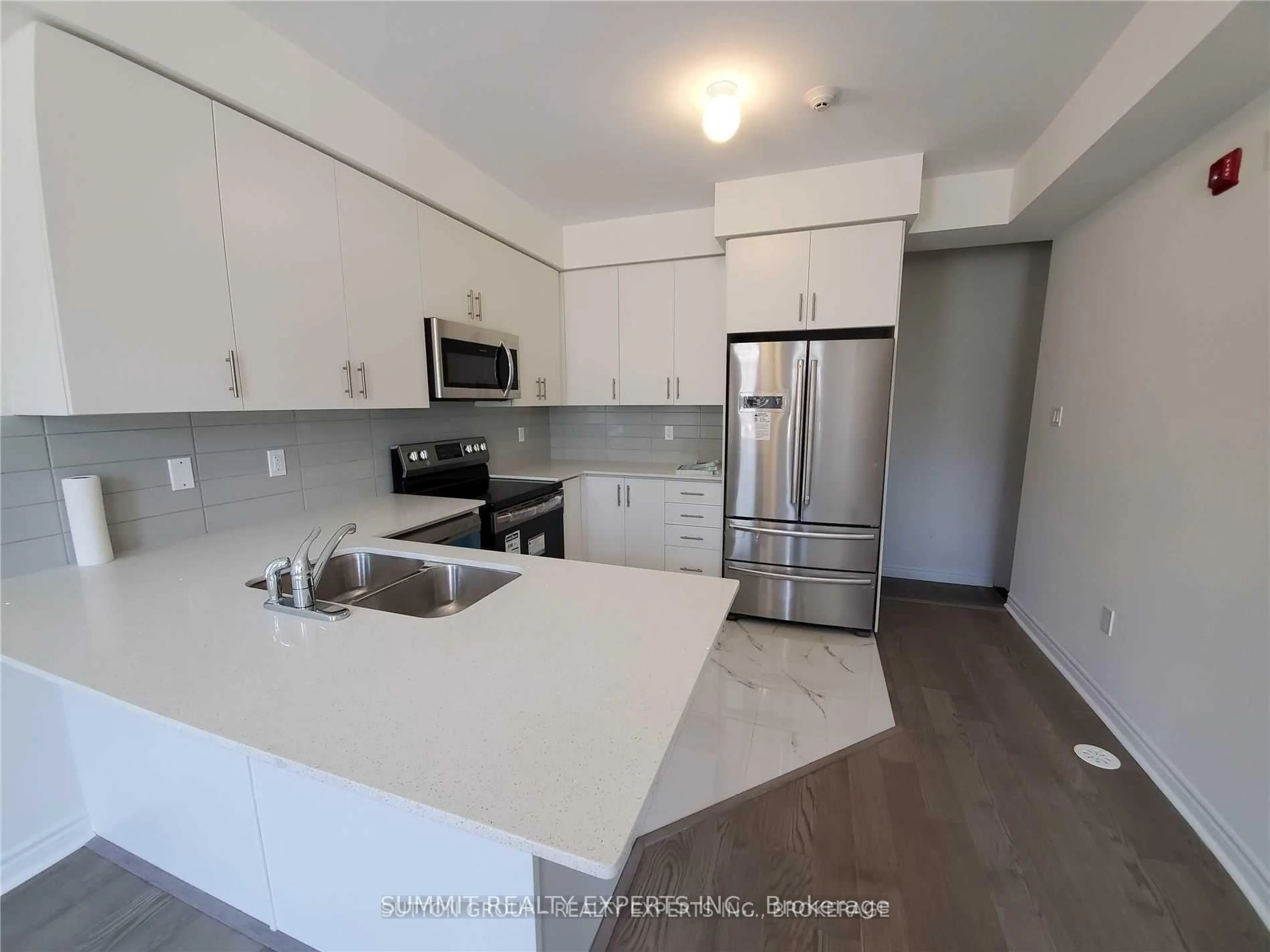 Standard kitchen, unknown for 62 Preston Meadow Ave #4, Mississauga Ontario L4Z 0C8