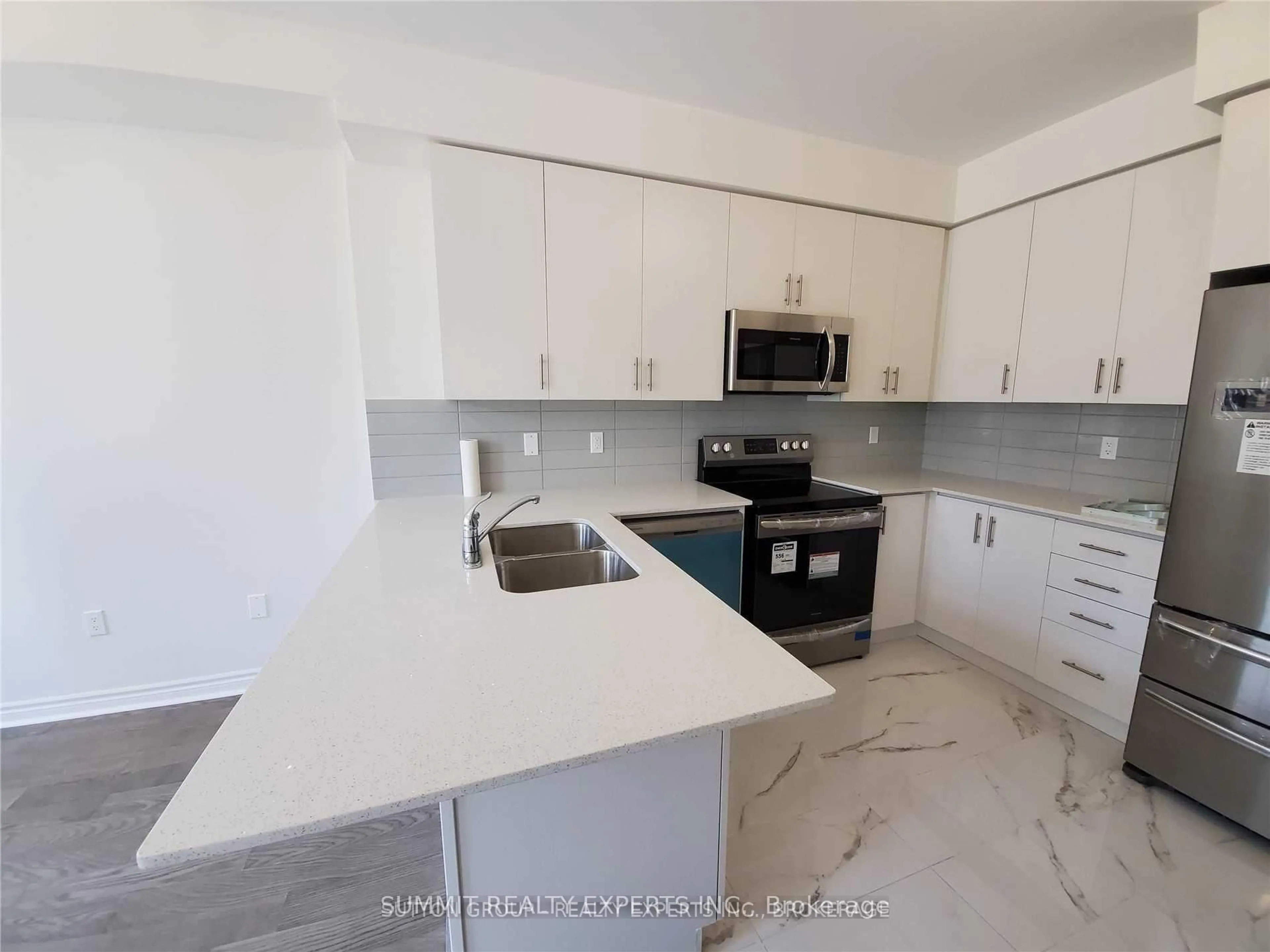 Open concept kitchen, ceramic/tile floor for 62 Preston Meadow Ave #4, Mississauga Ontario L4Z 0C8