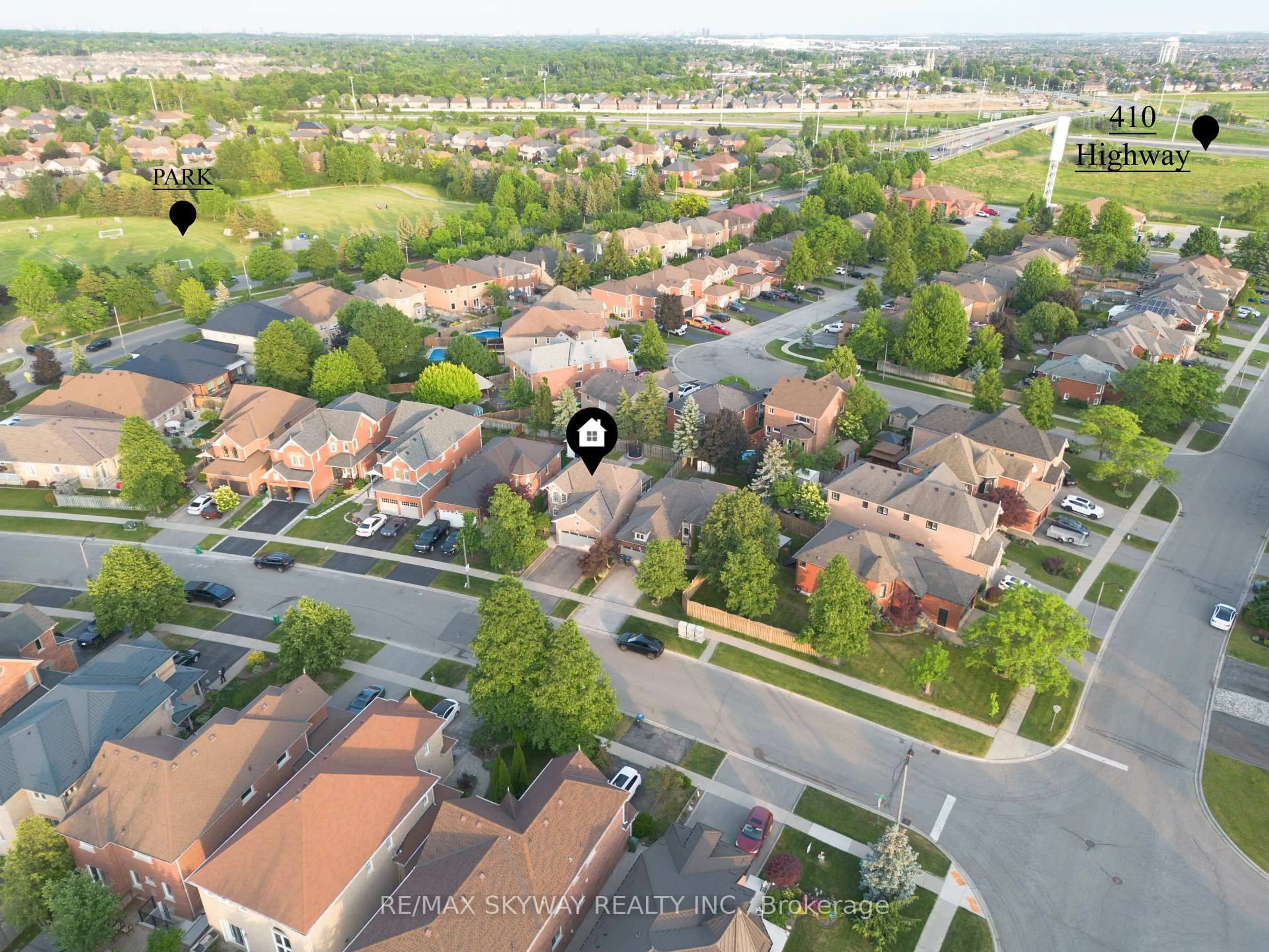 A pic from outside/outdoor area/front of a property/back of a property/a pic from drone, street for 164 Royal Valley Dr, Caledon Ontario L7C 1B7