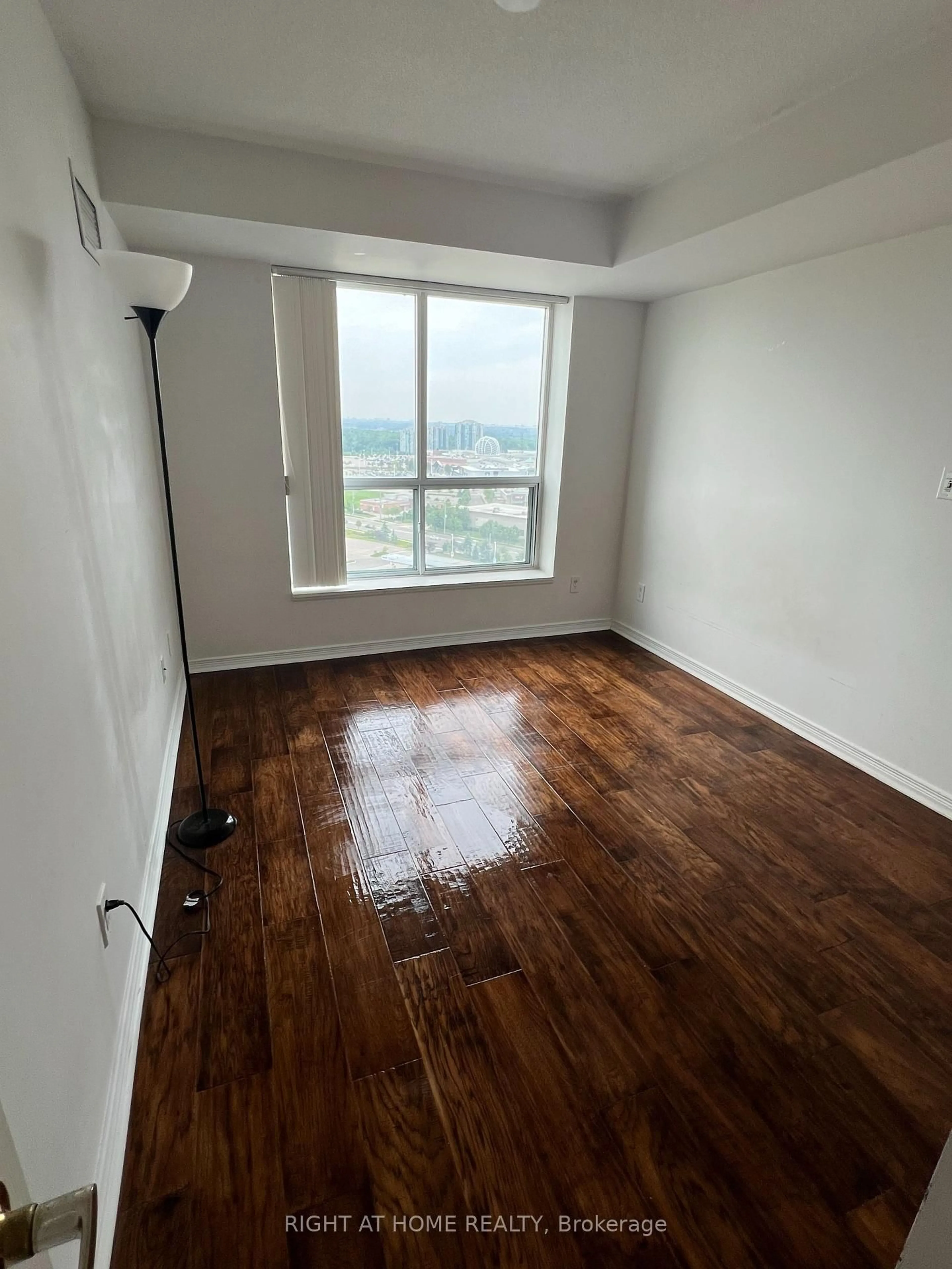 A pic of a room for 4889 Kimbermount Ave #1911, Mississauga Ontario L5M 7R9