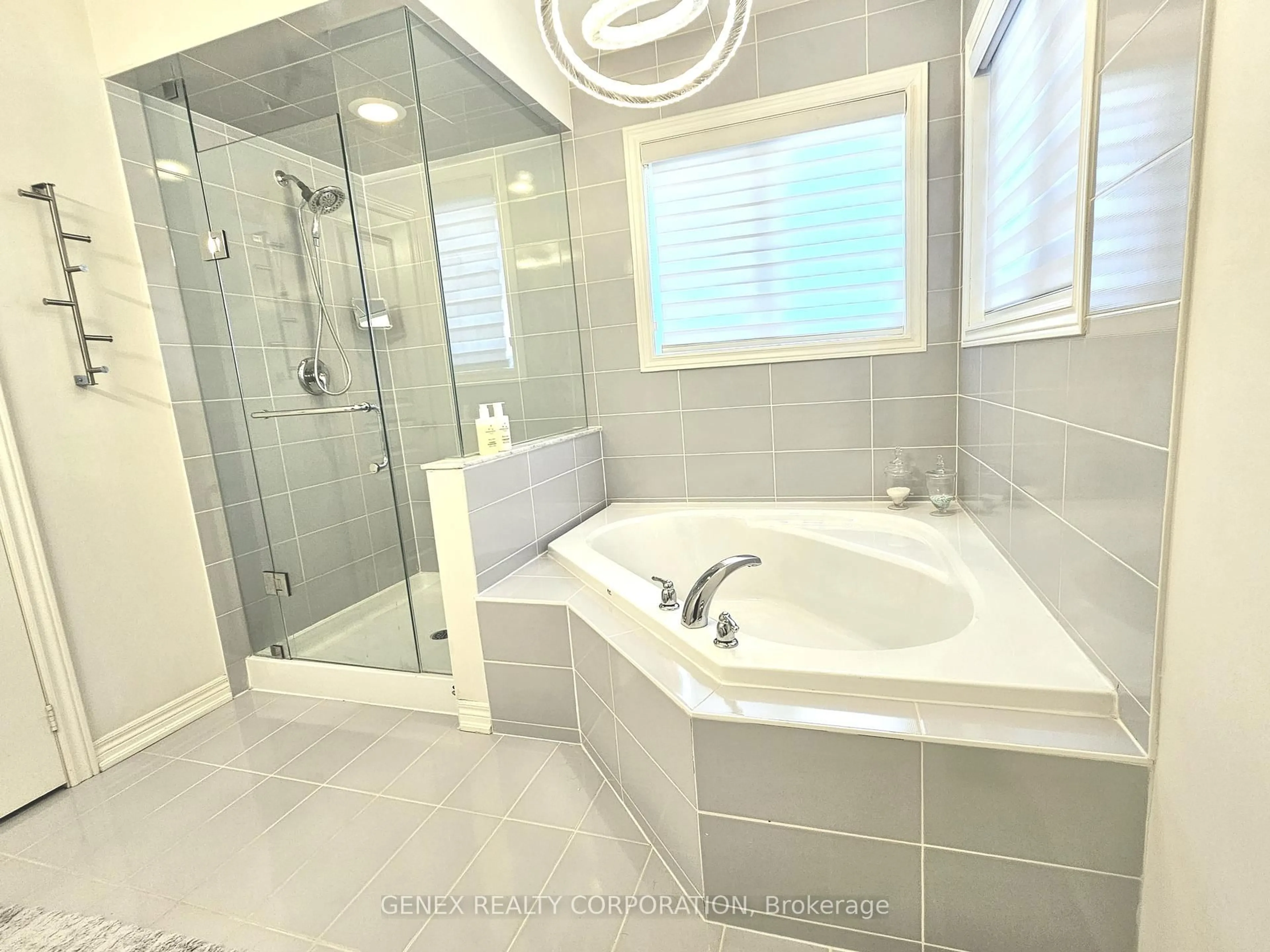 Contemporary bathroom, ceramic/tile floor for 7 Antoine St, Brampton Ontario L7A 4J6