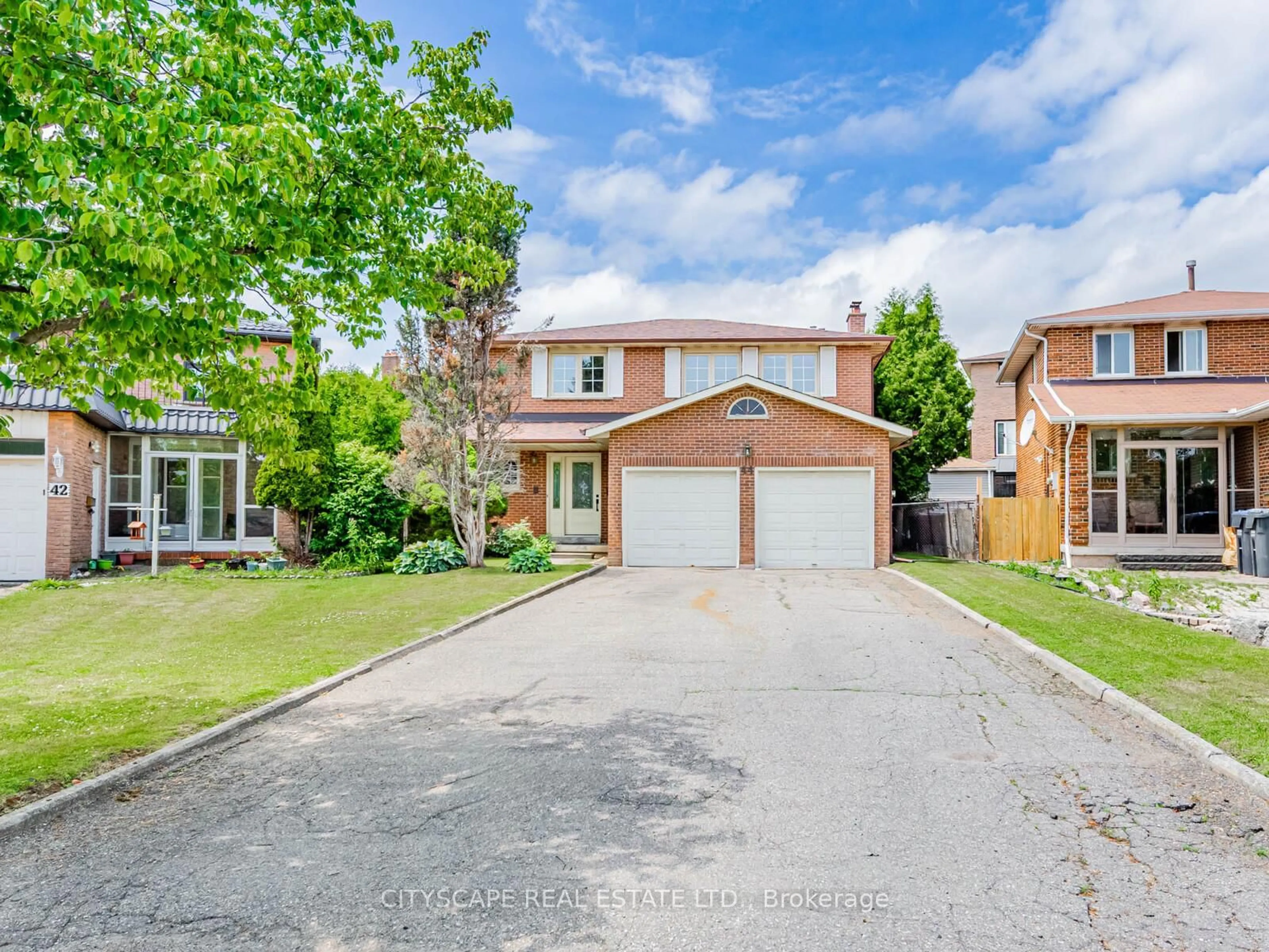 A pic from outside/outdoor area/front of a property/back of a property/a pic from drone, street for 44 Pottery Cres, Brampton Ontario L6S 3S3