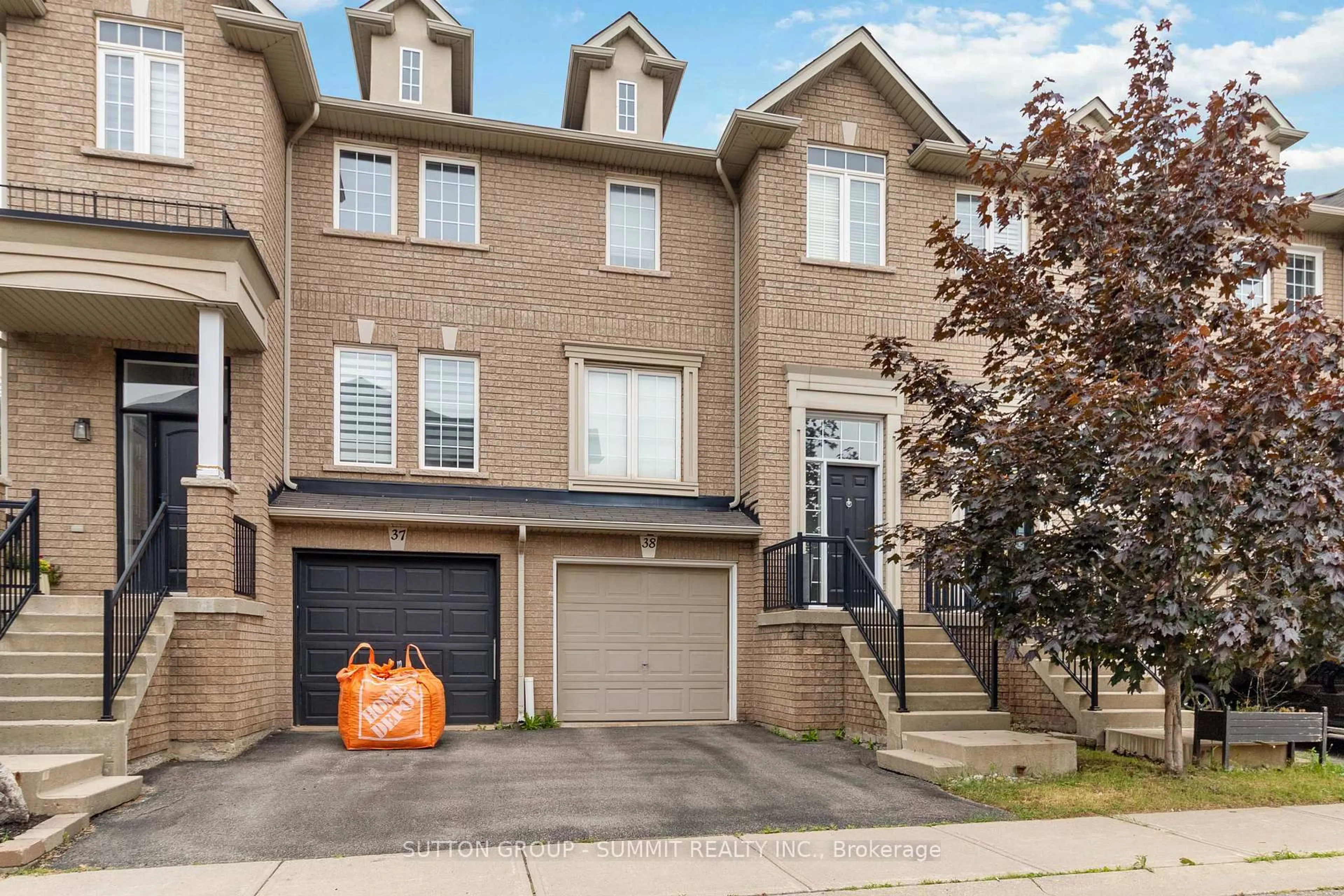 Home with brick exterior material, street for 2280 BARONWOOD Dr #38, Oakville Ontario L6M 4Z5