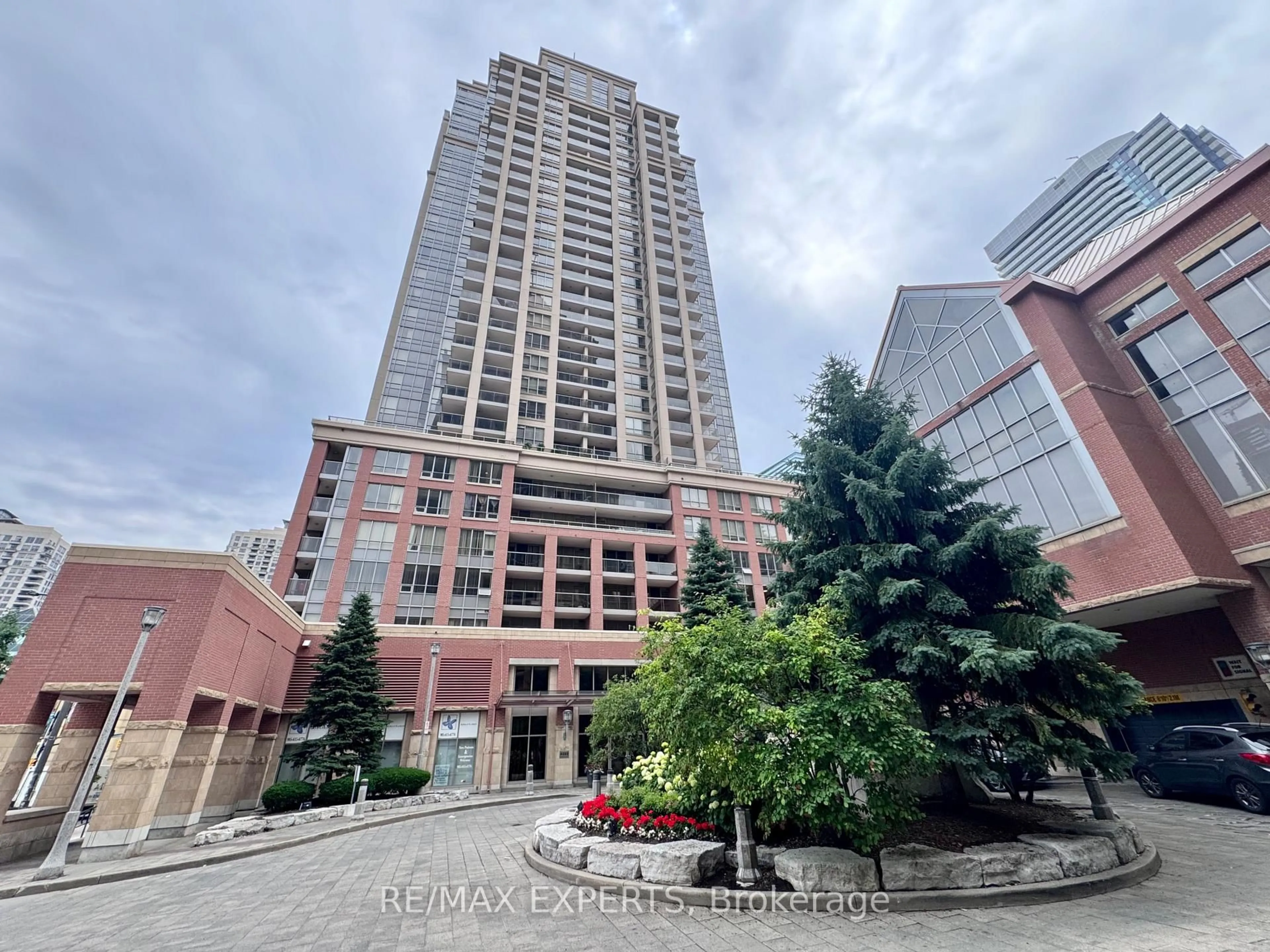 Indoor foyer for 4080 Living Arts Dr #1412, Mississauga Ontario L5B 4N3