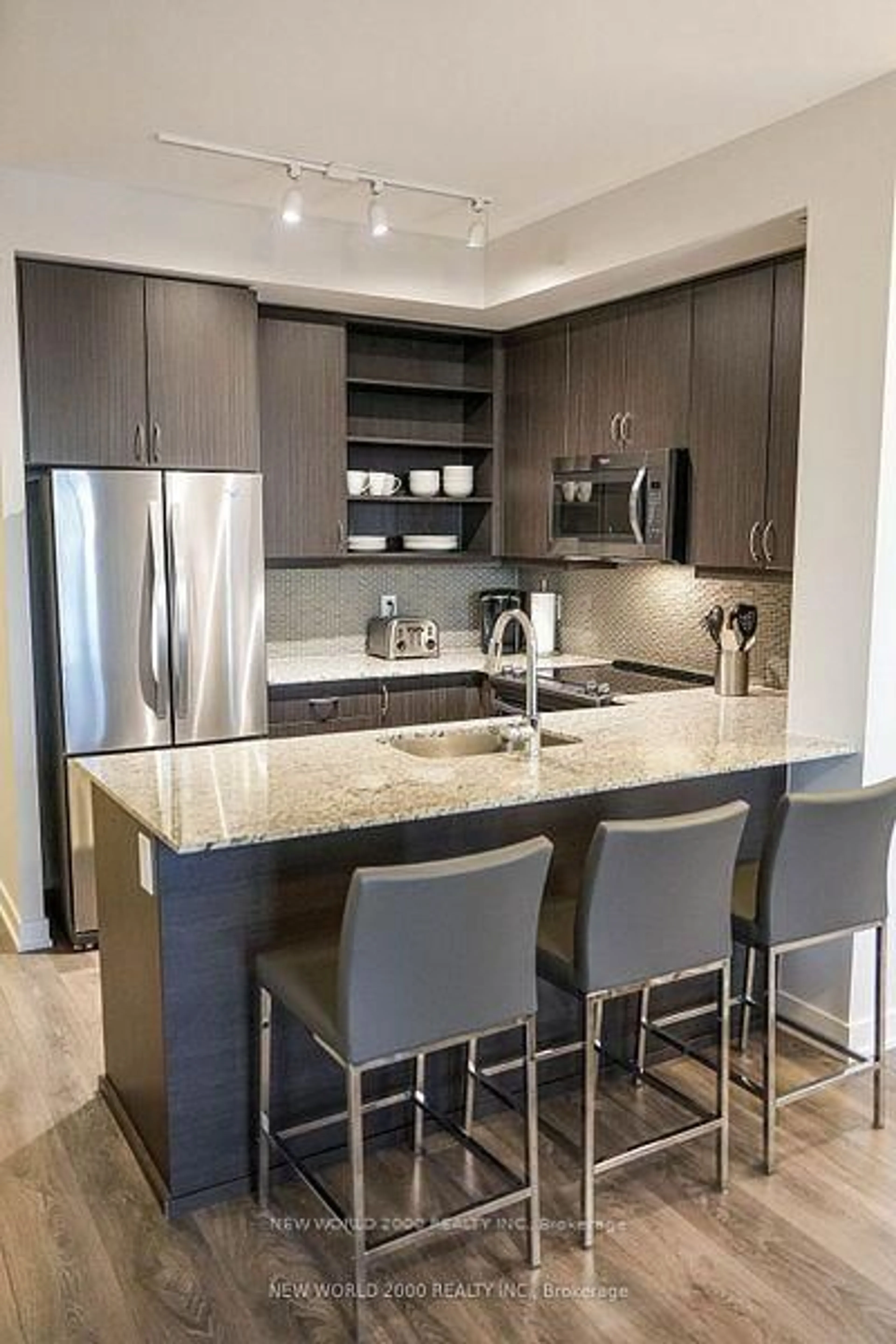 Contemporary kitchen, unknown for 4633 Glen Erin Dr #501, Mississauga Ontario L5M 0Y6