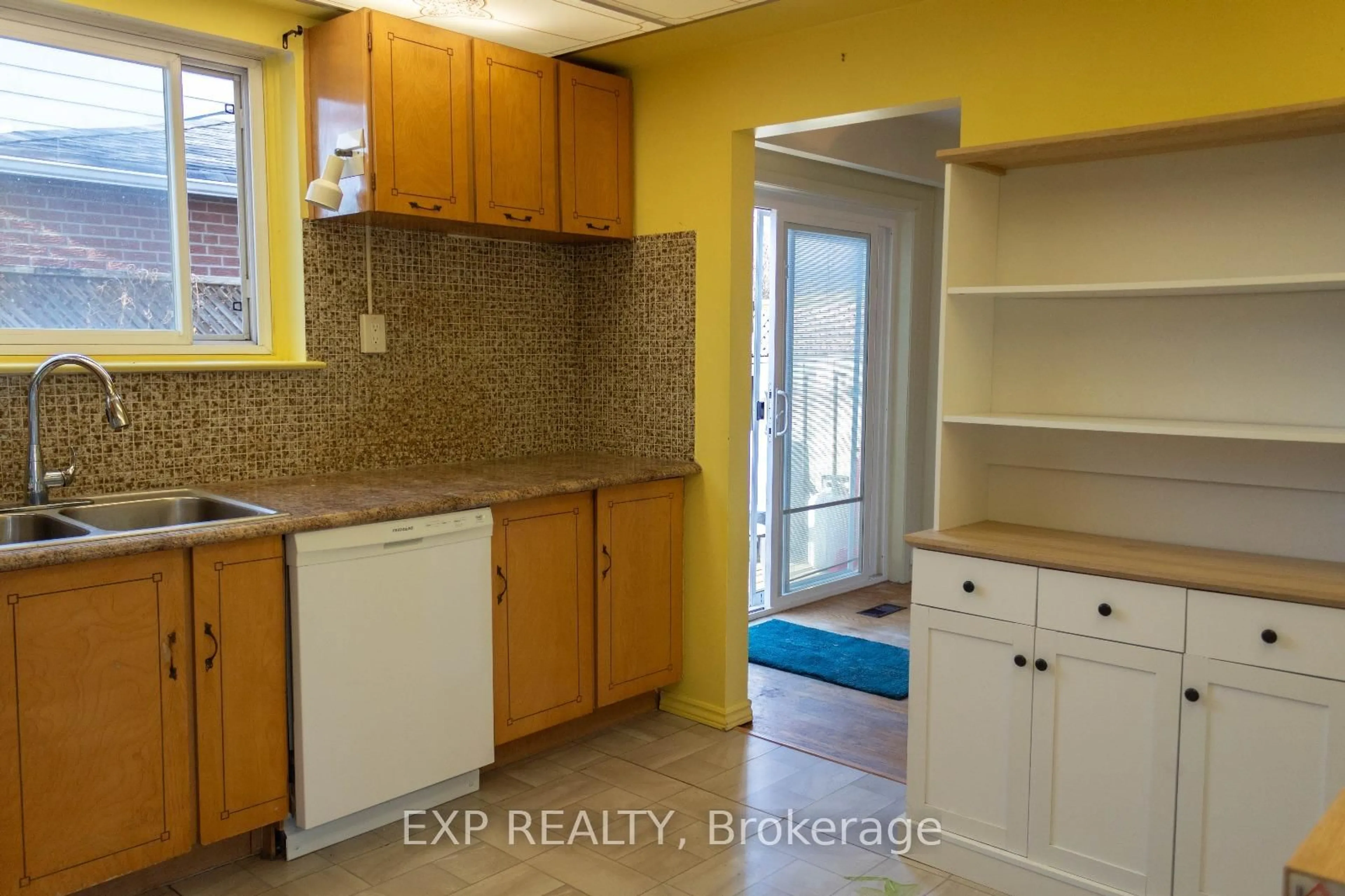Standard kitchen, ceramic/tile floor for 57 Tealham Dr, Toronto Ontario M9V 3T7