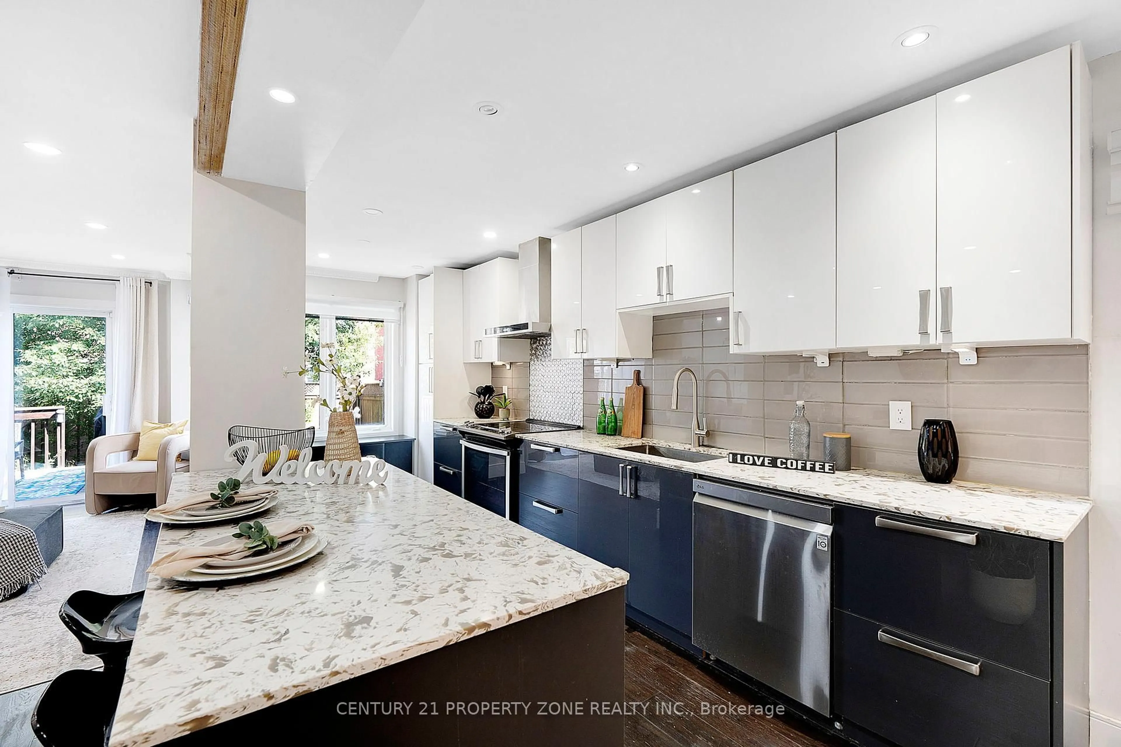 Open concept kitchen, ceramic/tile floor for 21 White Tail Cres, Brampton Ontario L6Y 2C5