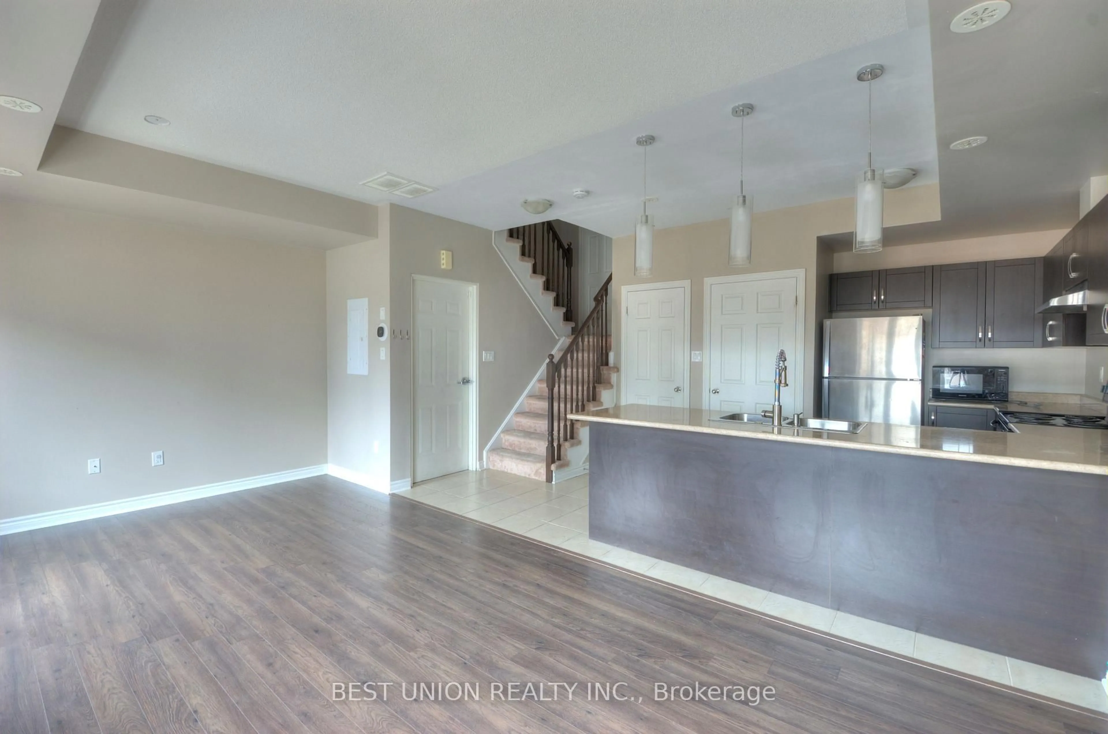 Open concept kitchen, wood/laminate floor for 2420 Baronwood Dr #22-04, Oakville Ontario L6M 0X6