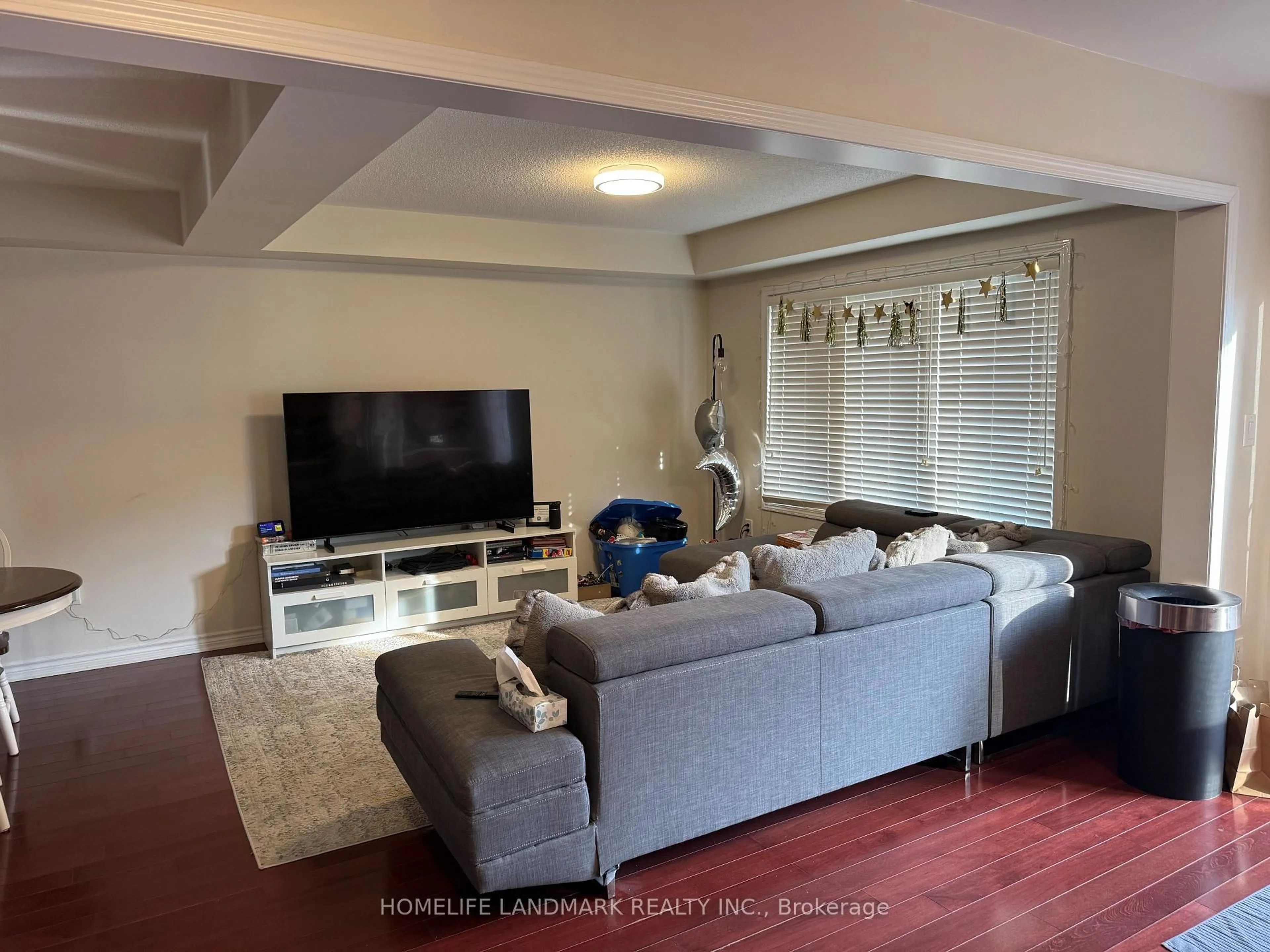 Living room with furniture, unknown for 1588 Gainer Cres, Milton Ontario L9T 8Y3