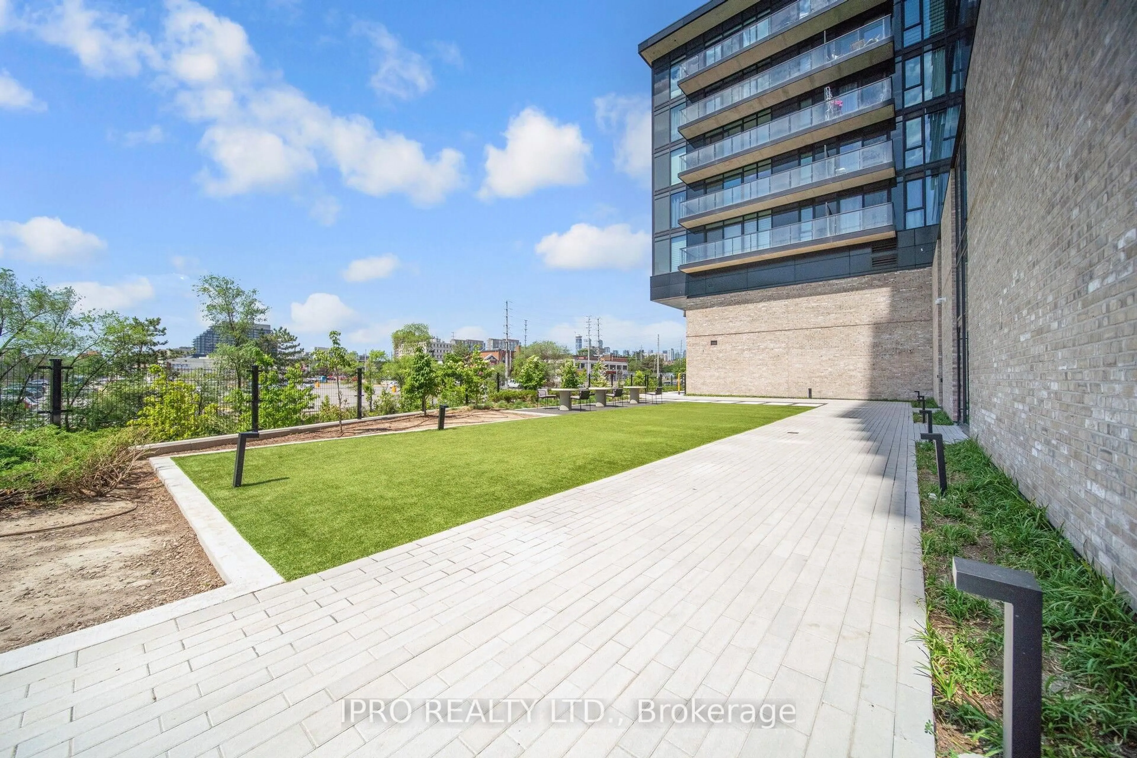 Patio, unknown for 86 Dundas St #1714, Mississauga Ontario L5A 0B1