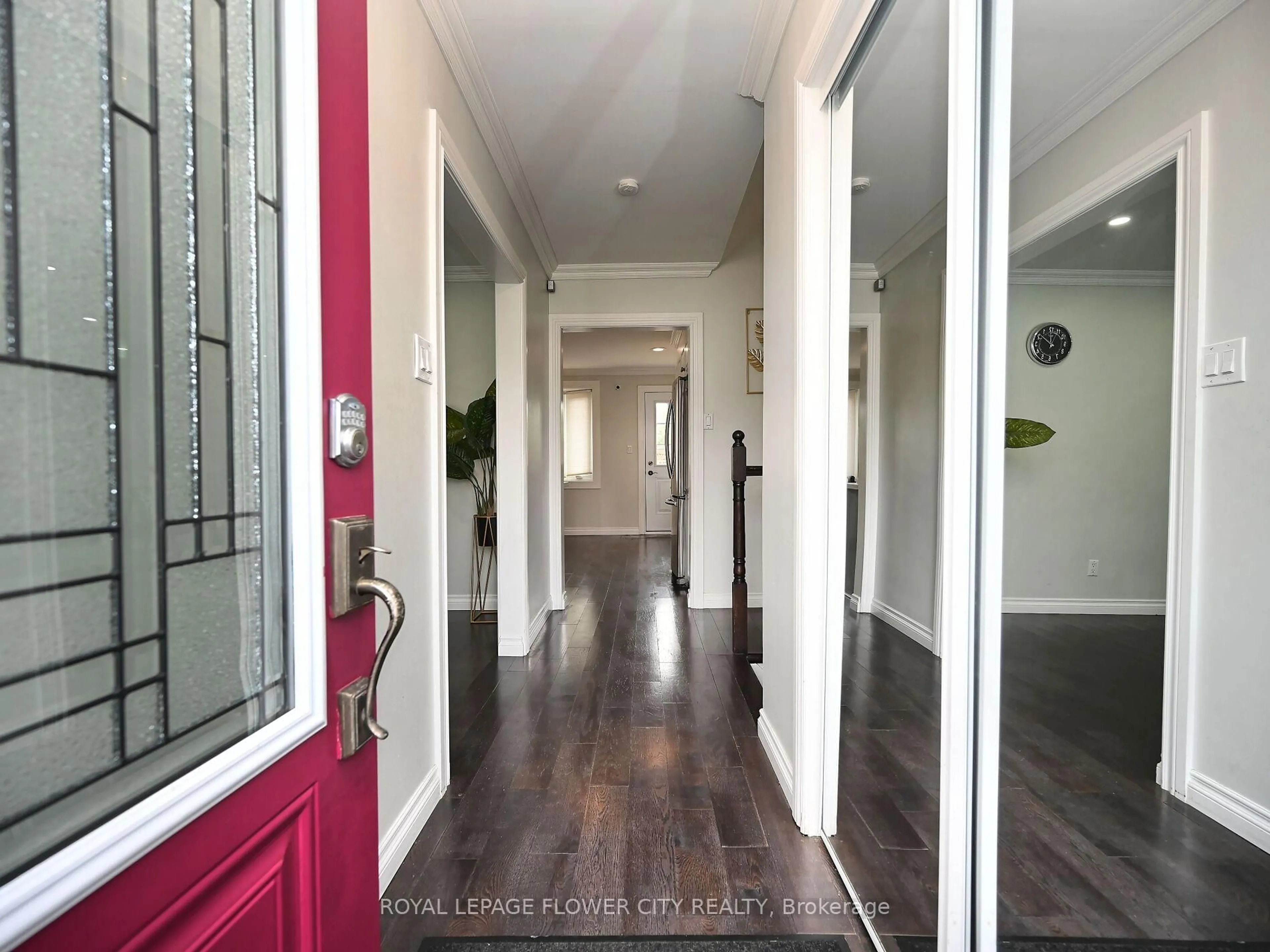 Indoor entryway for 2 Aintree Cres, Brampton Ontario L6T 2T1