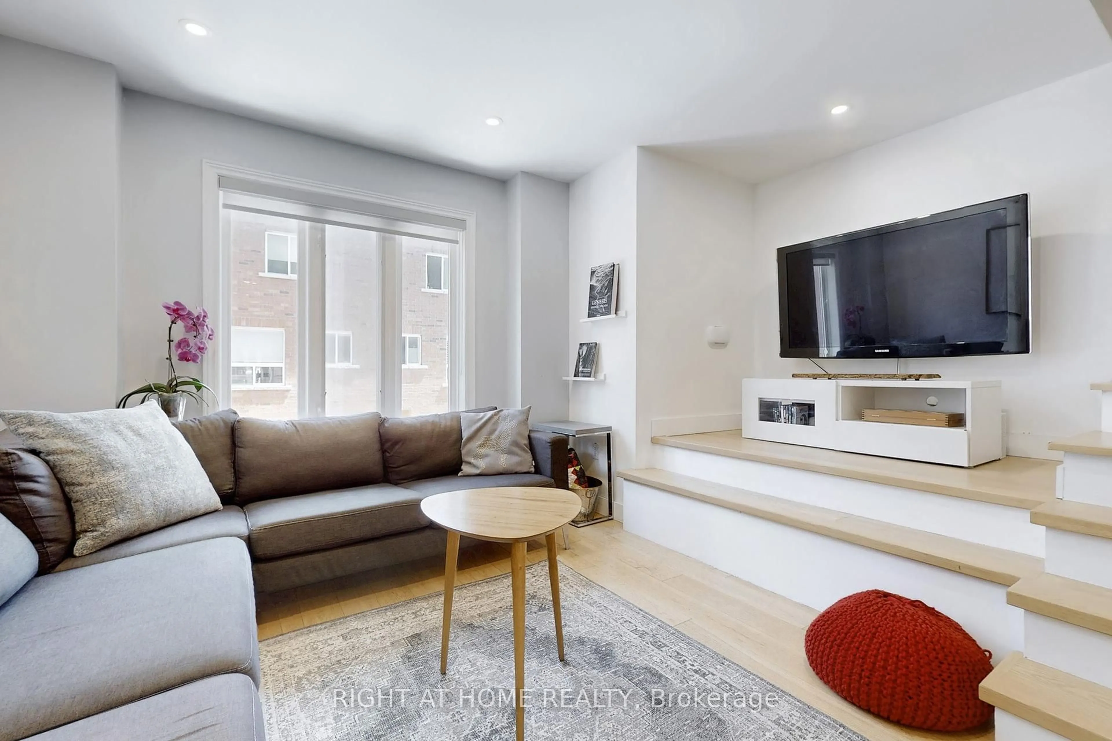 Living room with furniture, unknown for 6 Grogan Mews, Toronto Ontario M6H 4J9