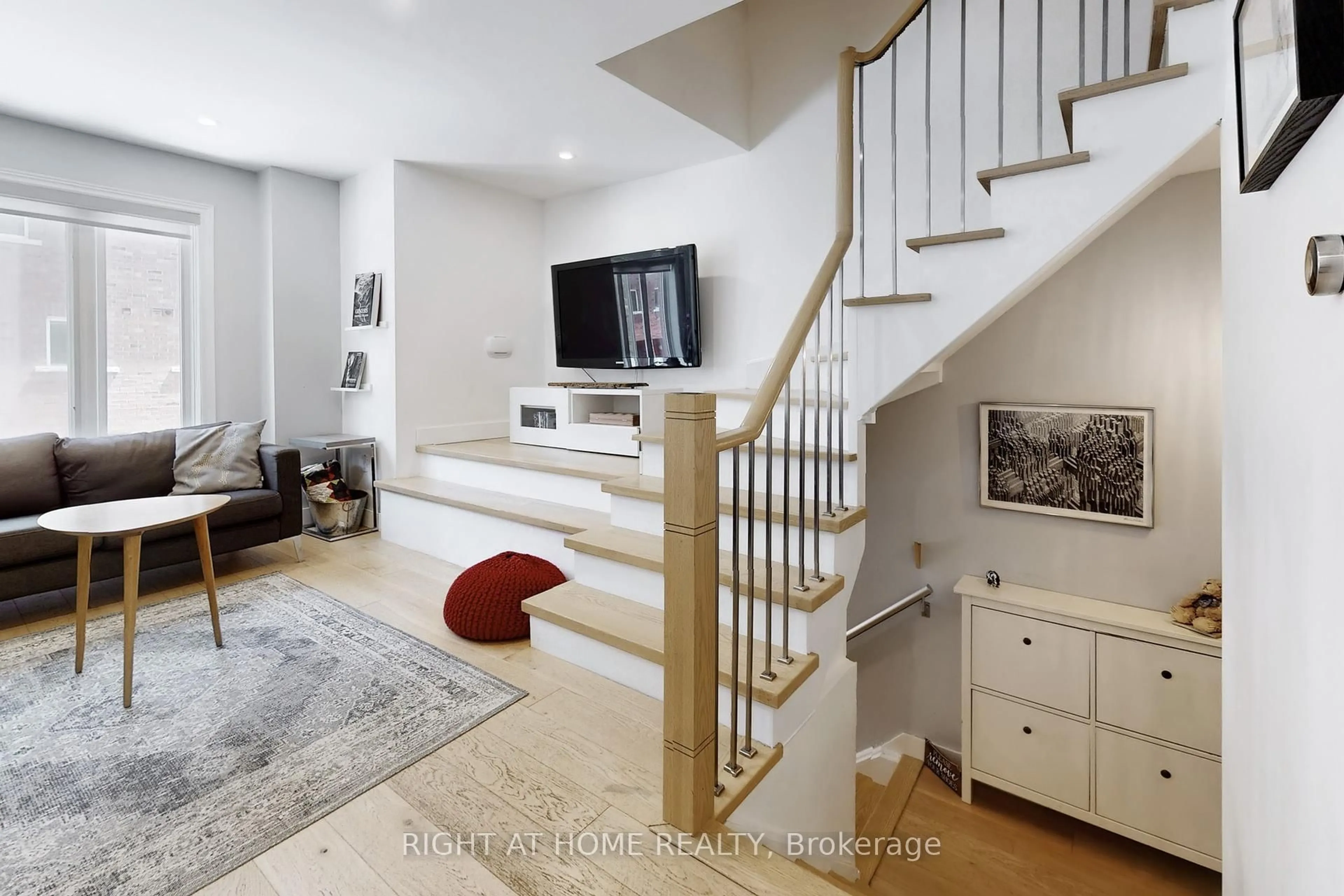 Stairs for 6 Grogan Mews, Toronto Ontario M6H 4J9