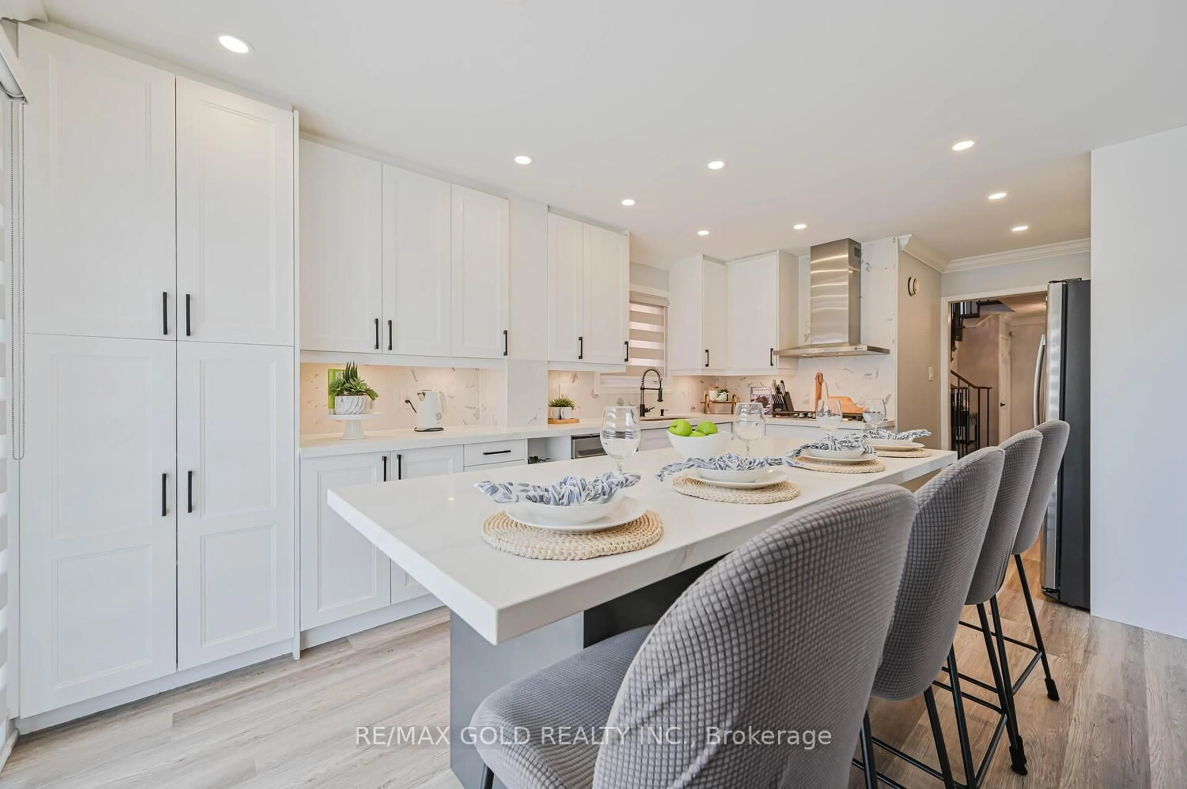 Open concept kitchen, unknown for 59 Horned Owl Dr, Brampton Ontario L6R 1C4