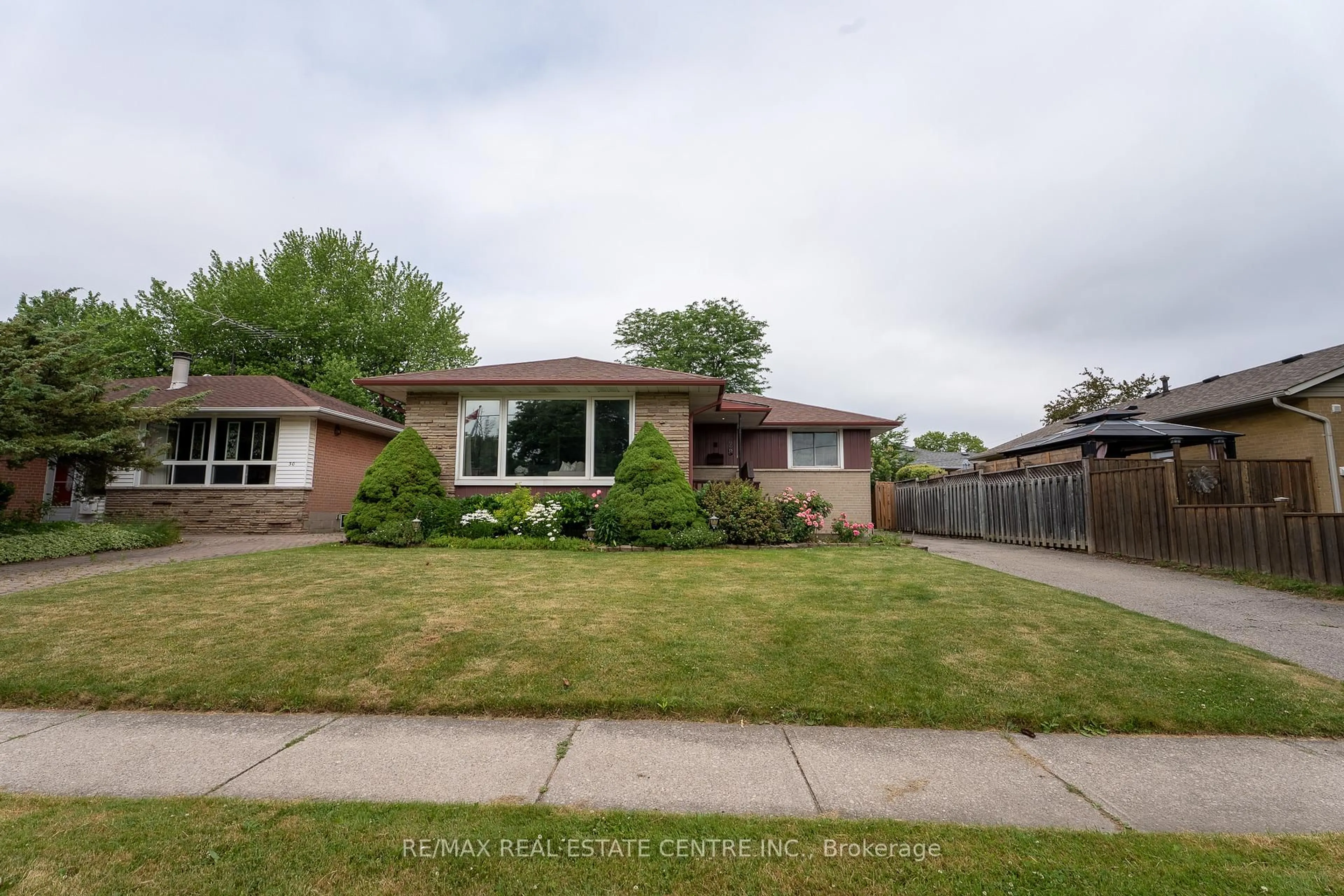 Home with brick exterior material, street for 28 Campbell Dr, Brampton Ontario L6X 2H7