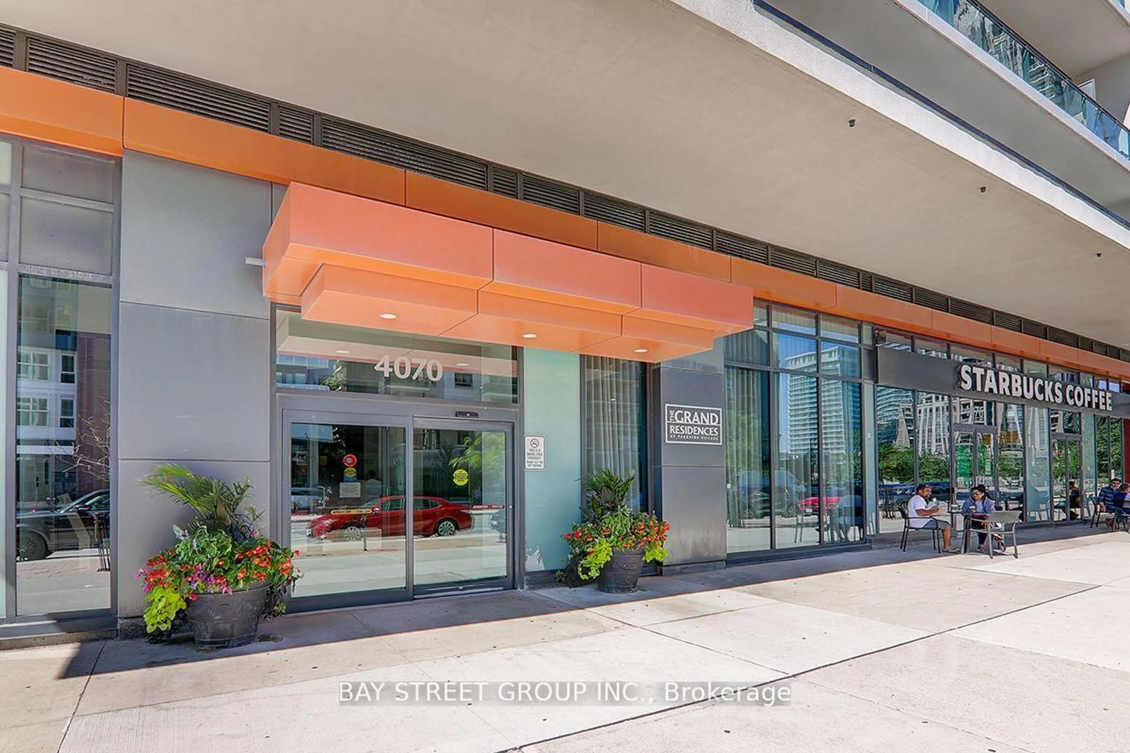 Indoor foyer for 4070 Confederation Pkwy #4106, Mississauga Ontario L5B 0E9