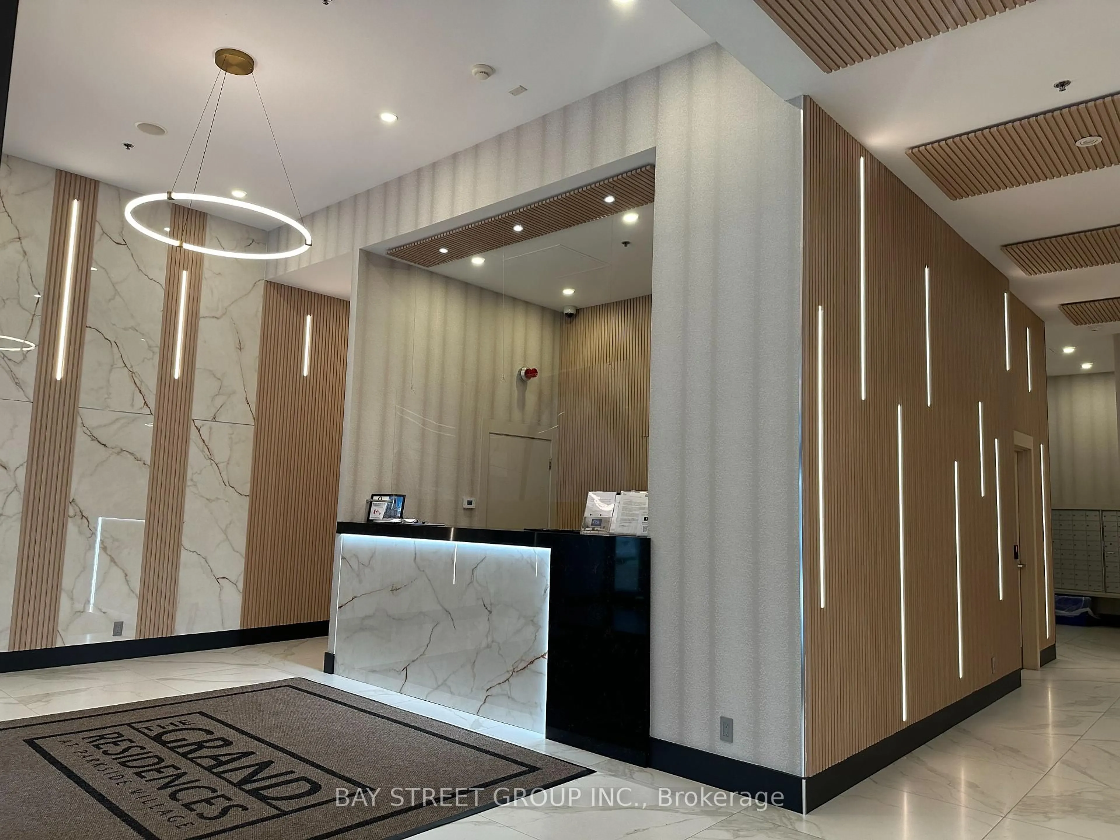 Indoor foyer for 4070 Confederation Pkwy #4106, Mississauga Ontario L5B 0E9
