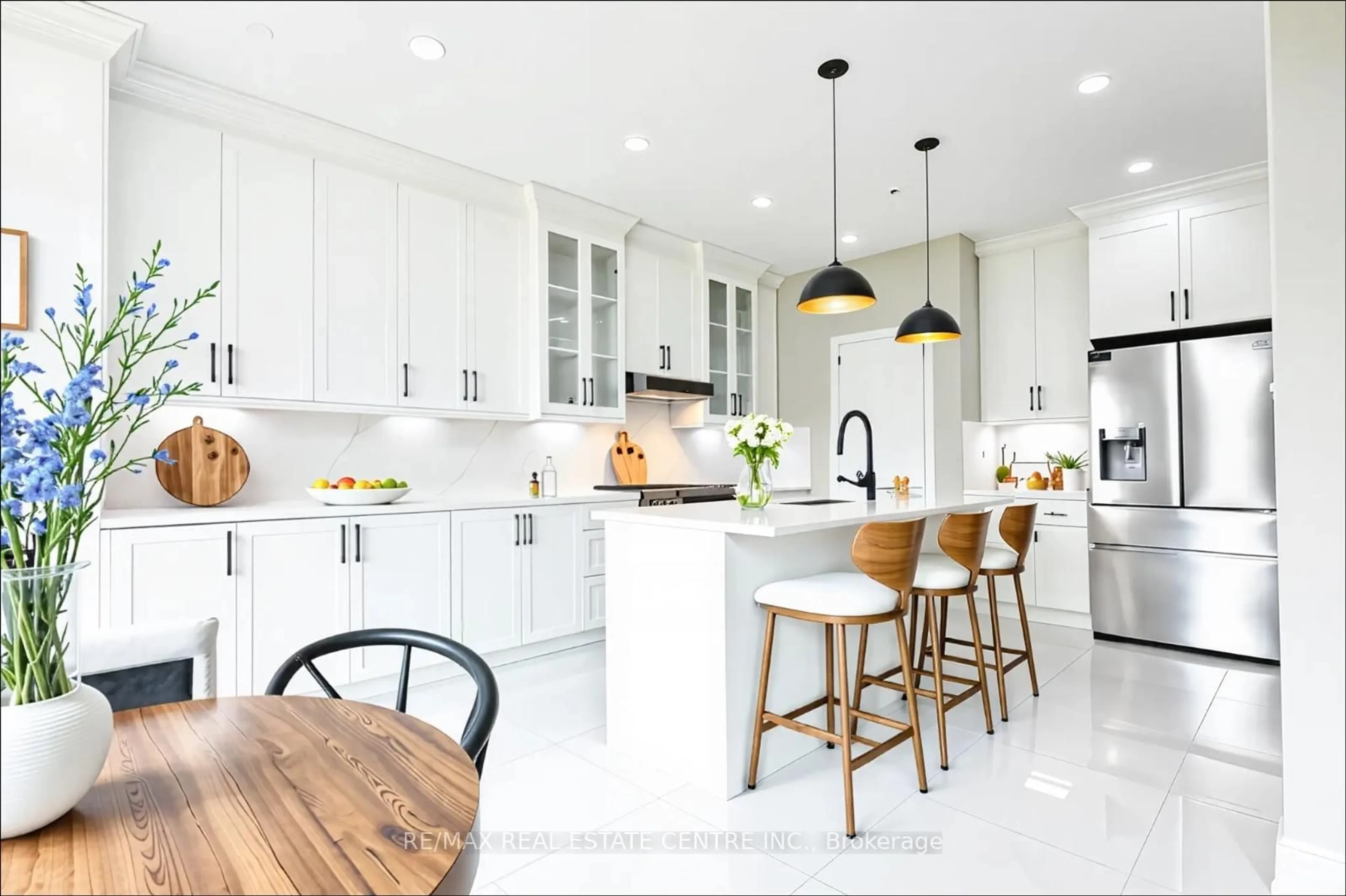 Open concept kitchen, unknown for 25 Giltspur Dr, Brampton Ontario L7A 0G2