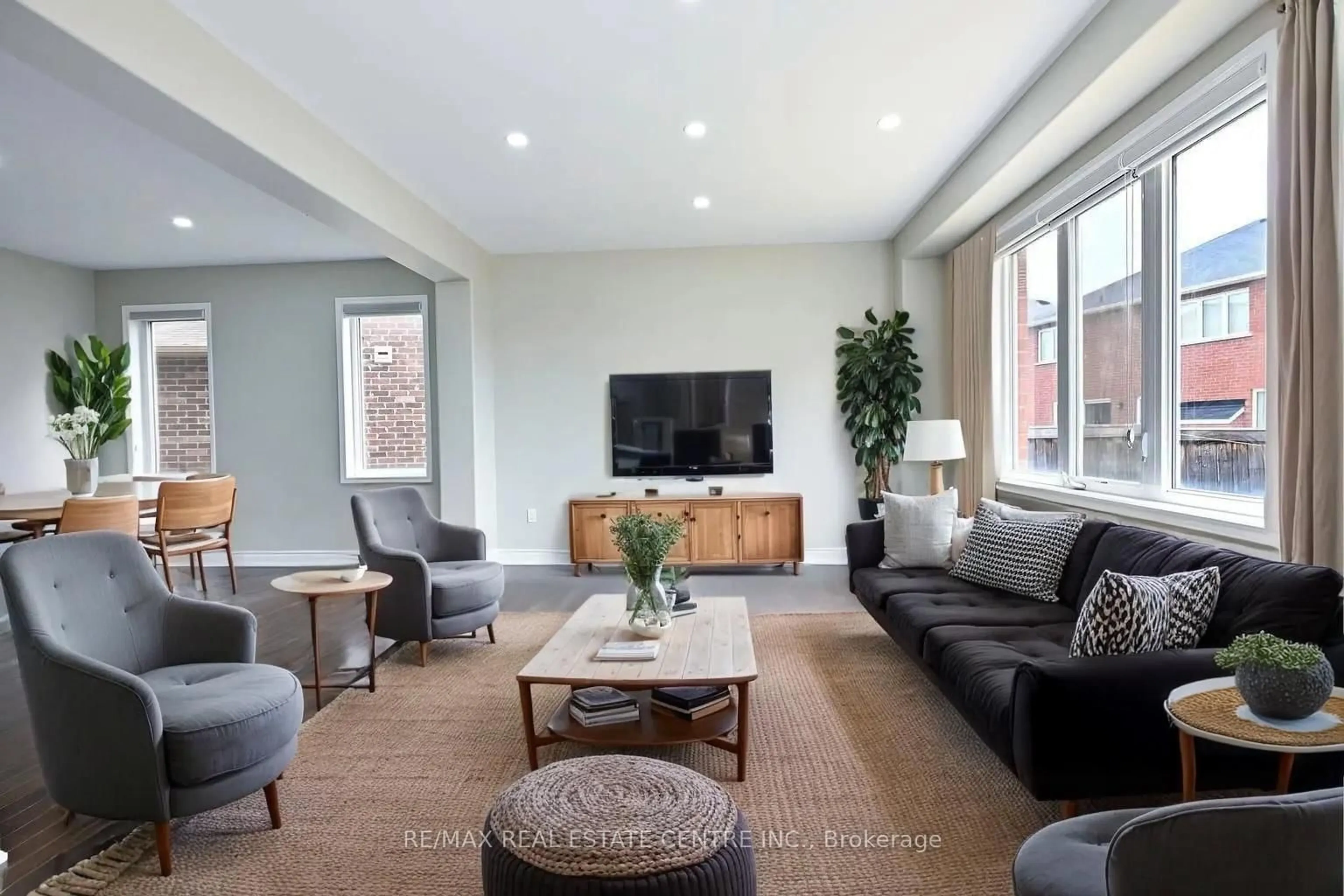 Living room with furniture, unknown for 25 Giltspur Dr, Brampton Ontario L7A 0G2