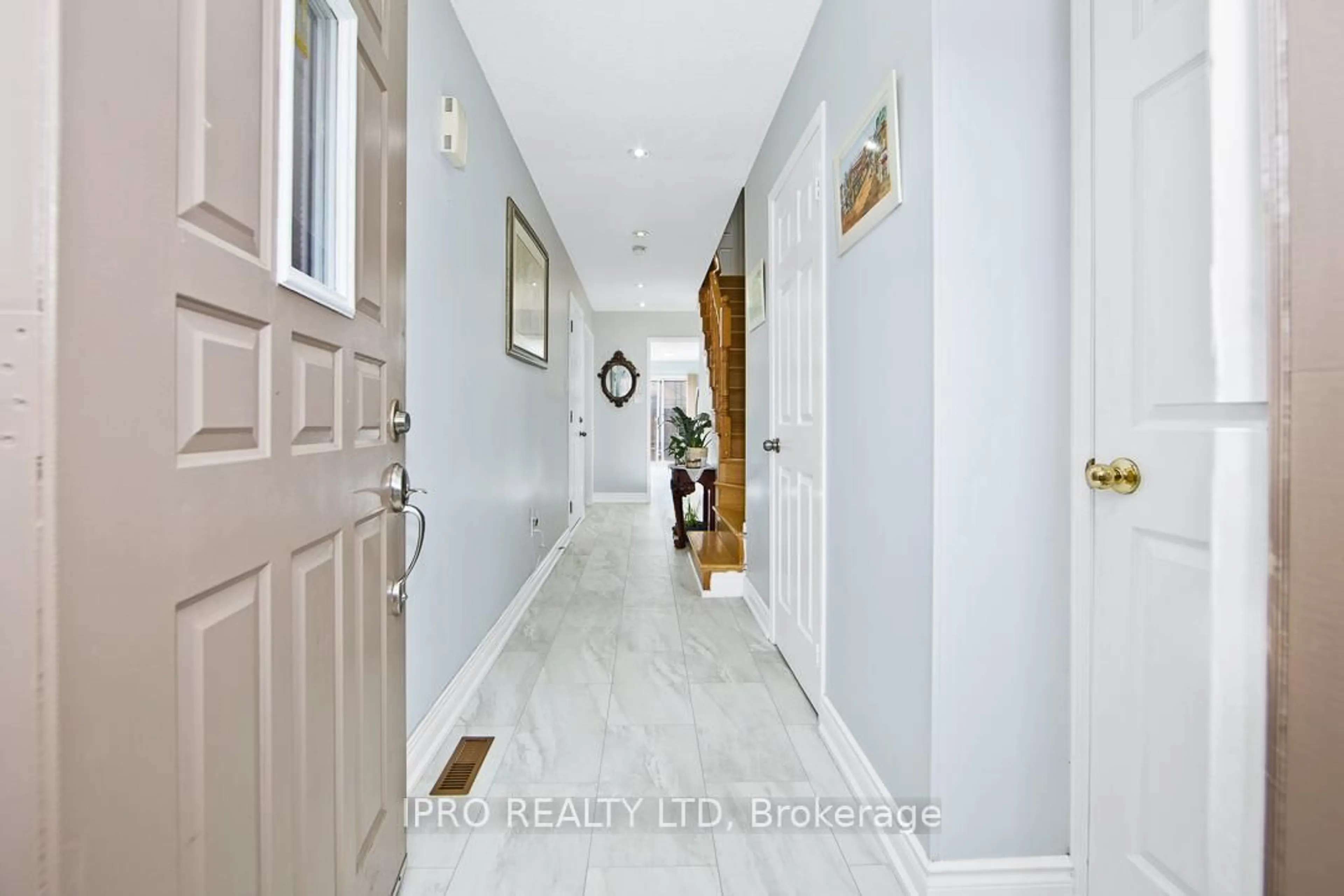 Indoor entryway for 550 Steddick Crt #40, Mississauga Ontario L5R 3S8