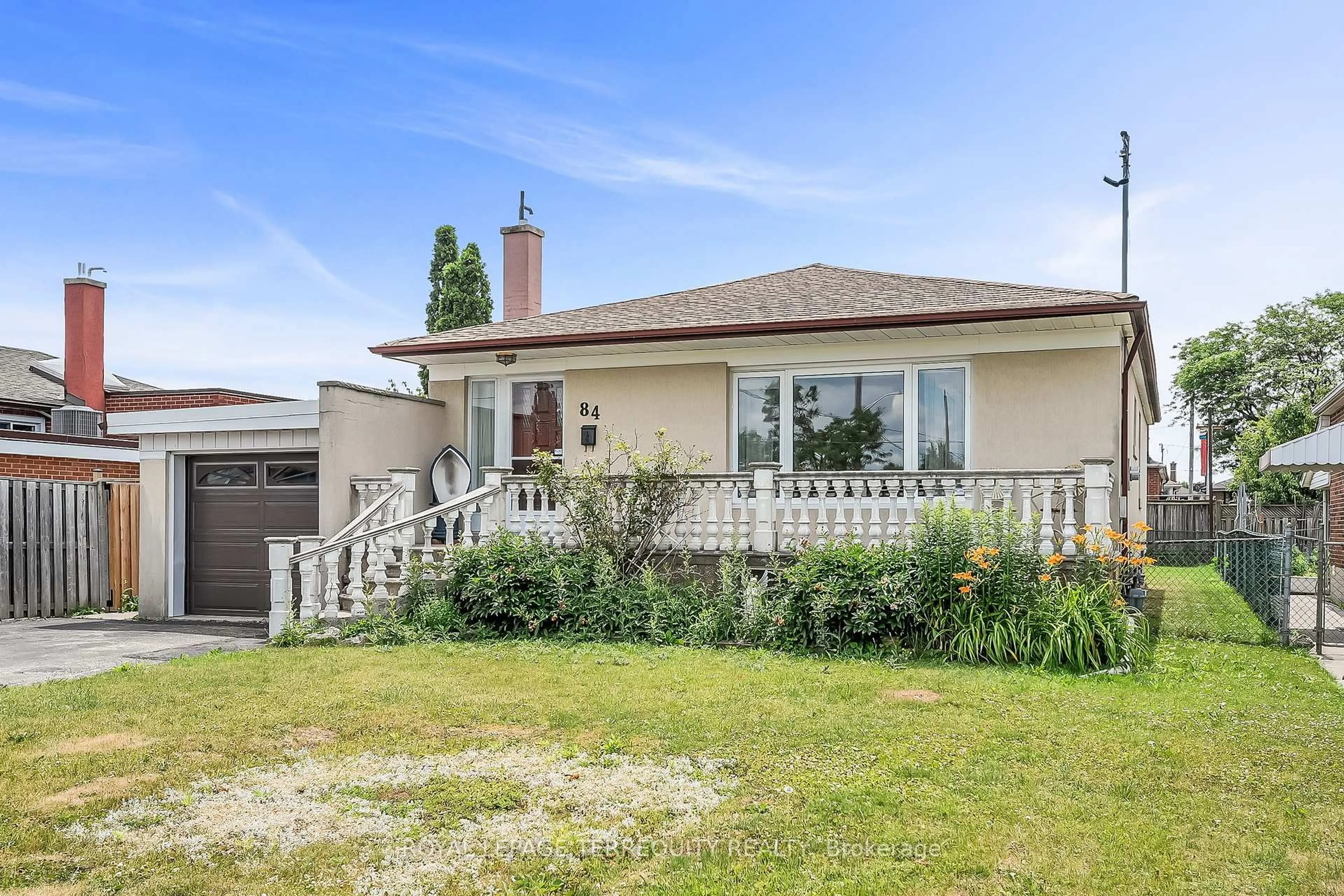 A pic from outside/outdoor area/front of a property/back of a property/a pic from drone, street for 84 Blaydon Ave, Toronto Ontario M3M 2E5