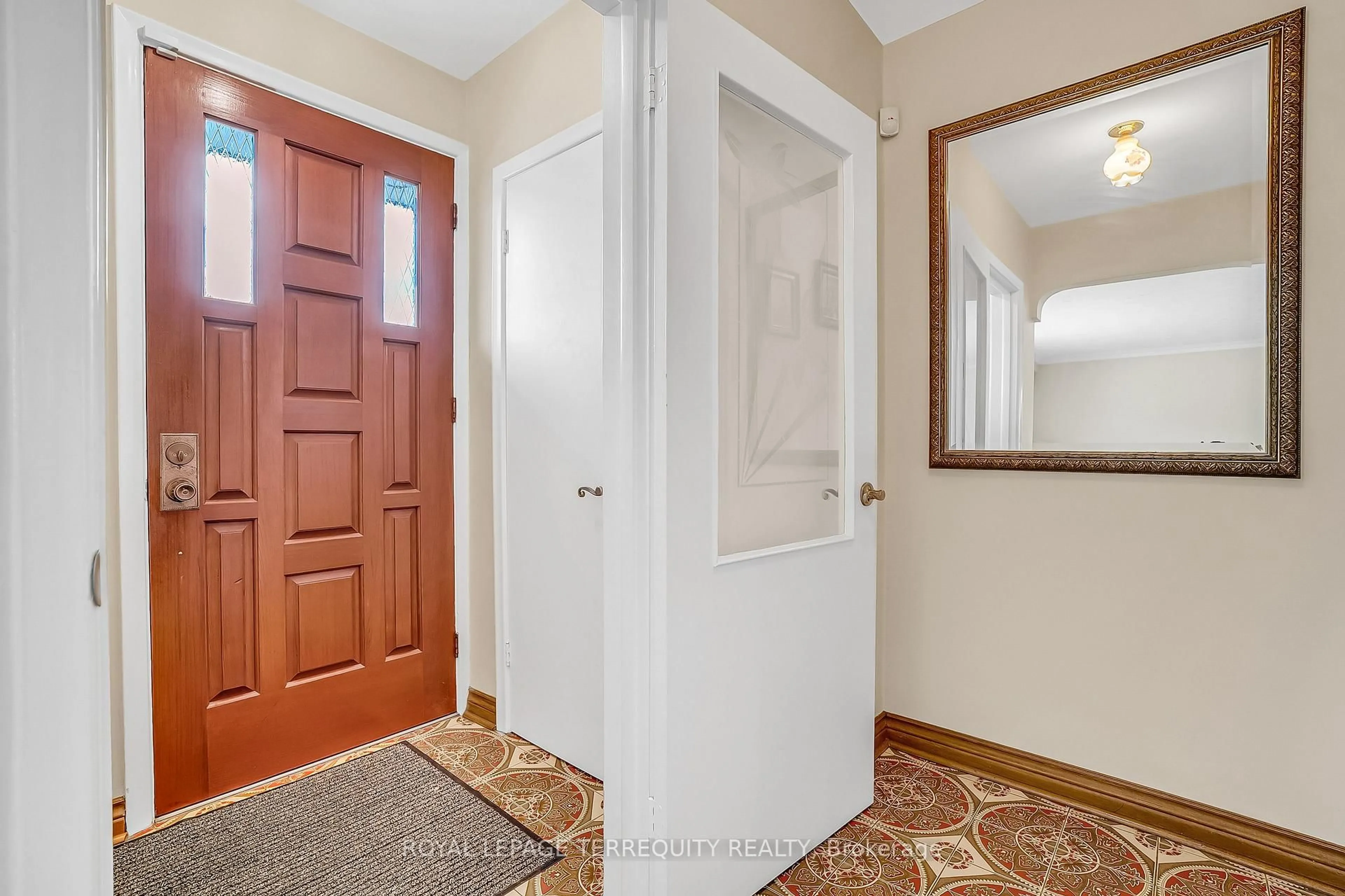 Indoor entryway for 84 Blaydon Ave, Toronto Ontario M3M 2E5
