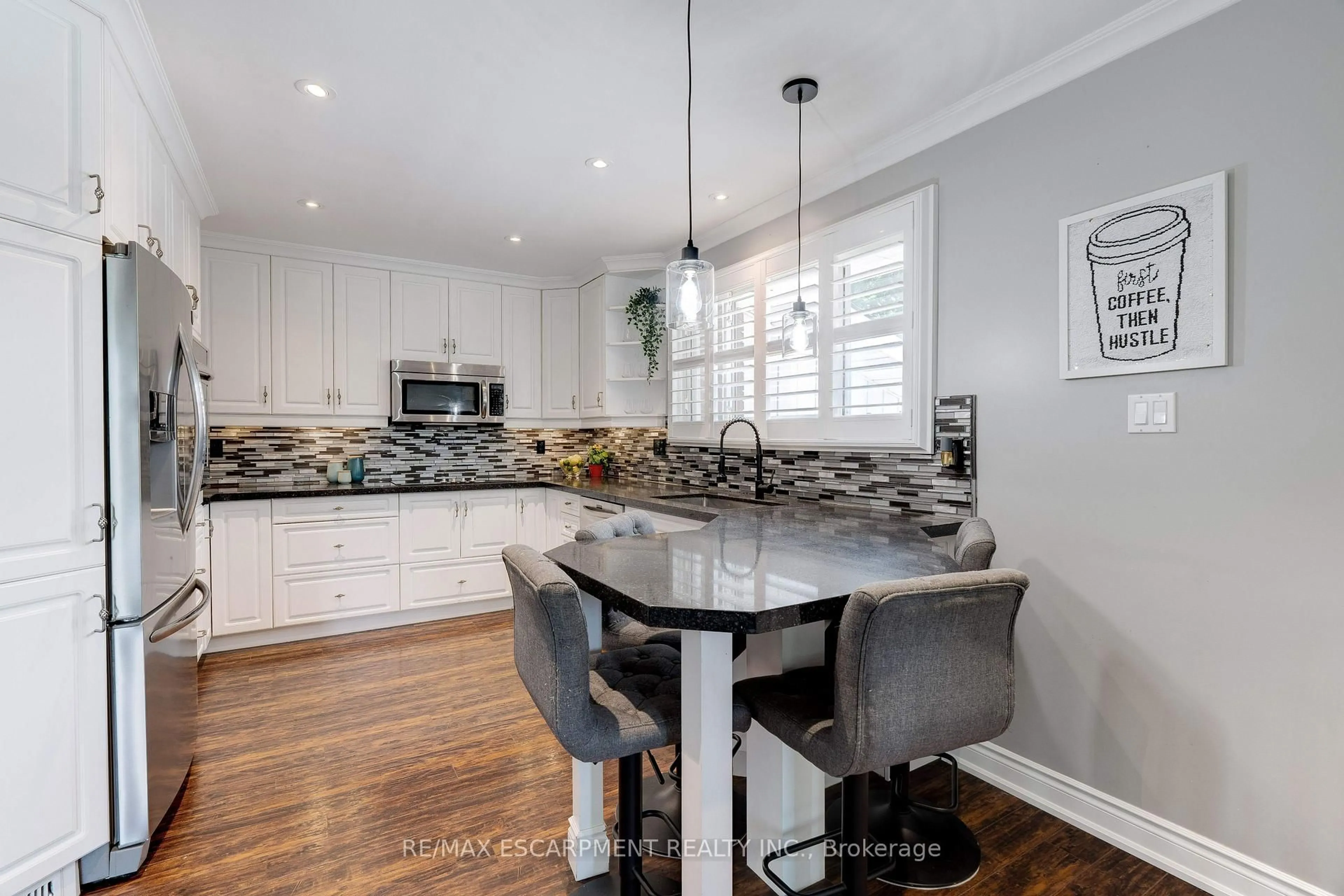 Open concept kitchen, unknown for 1318 Rosemary Cres, Burlington Ontario L7P 2P4