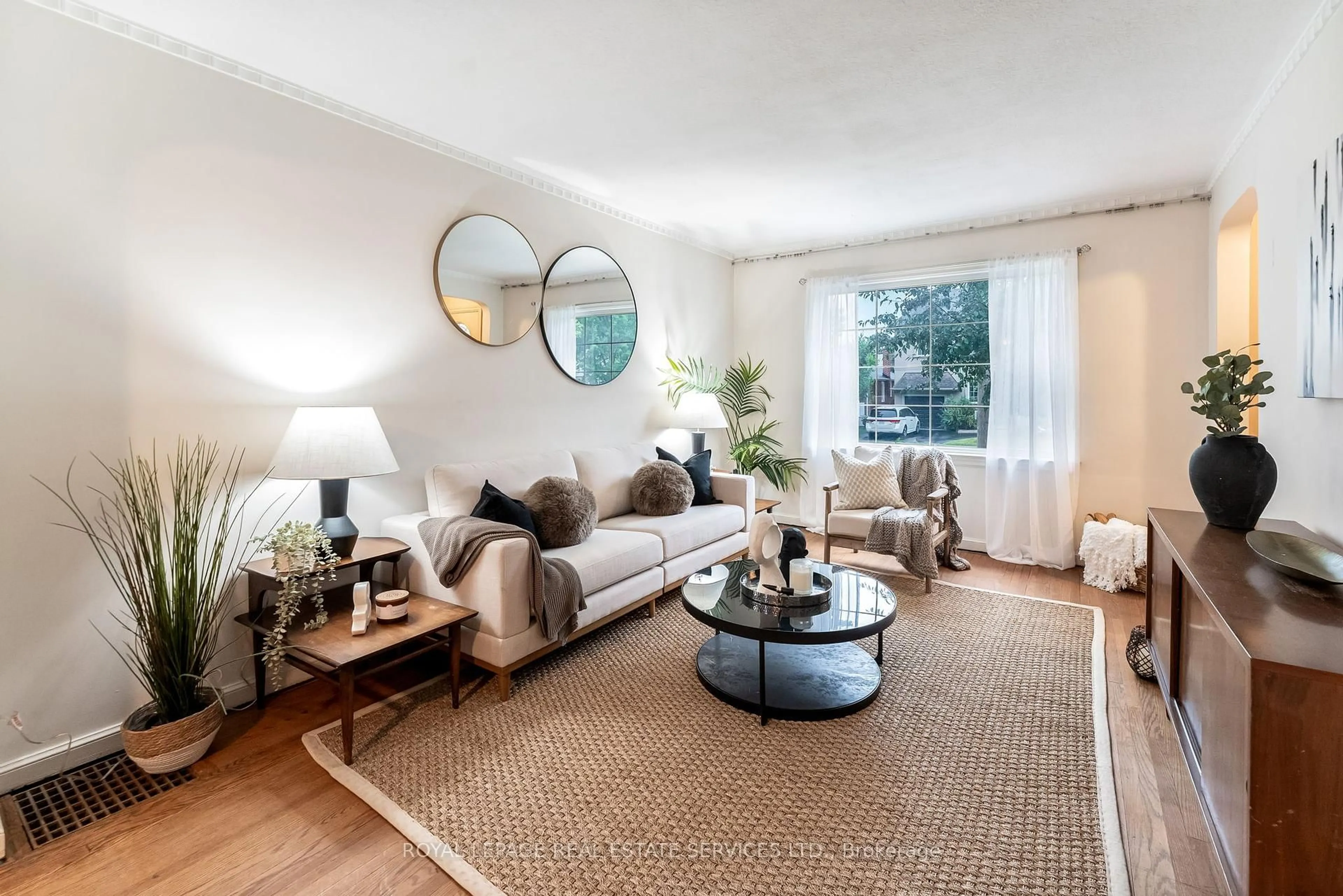 Living room with furniture, unknown for 72 Edgecroft Rd, Toronto Ontario M8Z 2B8