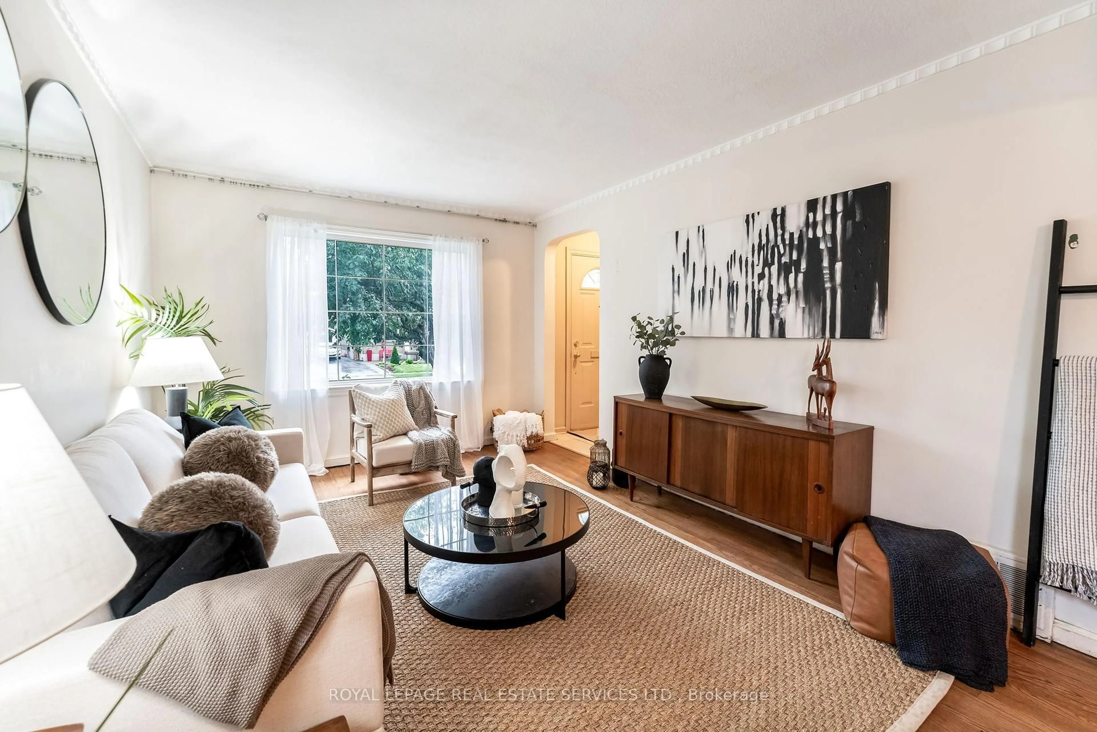 Living room with furniture, unknown for 72 Edgecroft Rd, Toronto Ontario M8Z 2B8