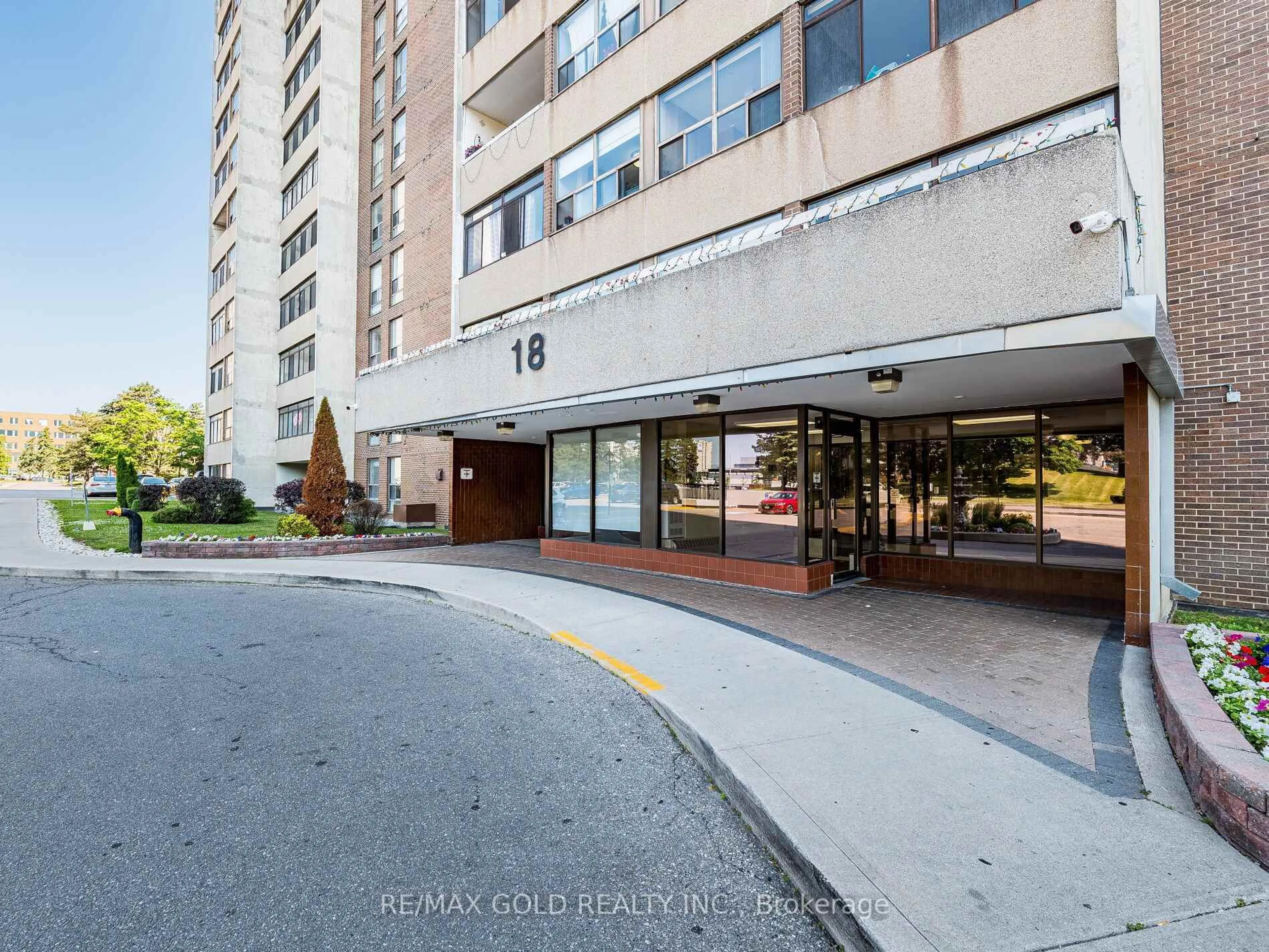 Indoor foyer for 18 Knightsbridge Rd #1412, Brampton Ontario L6T 3X5