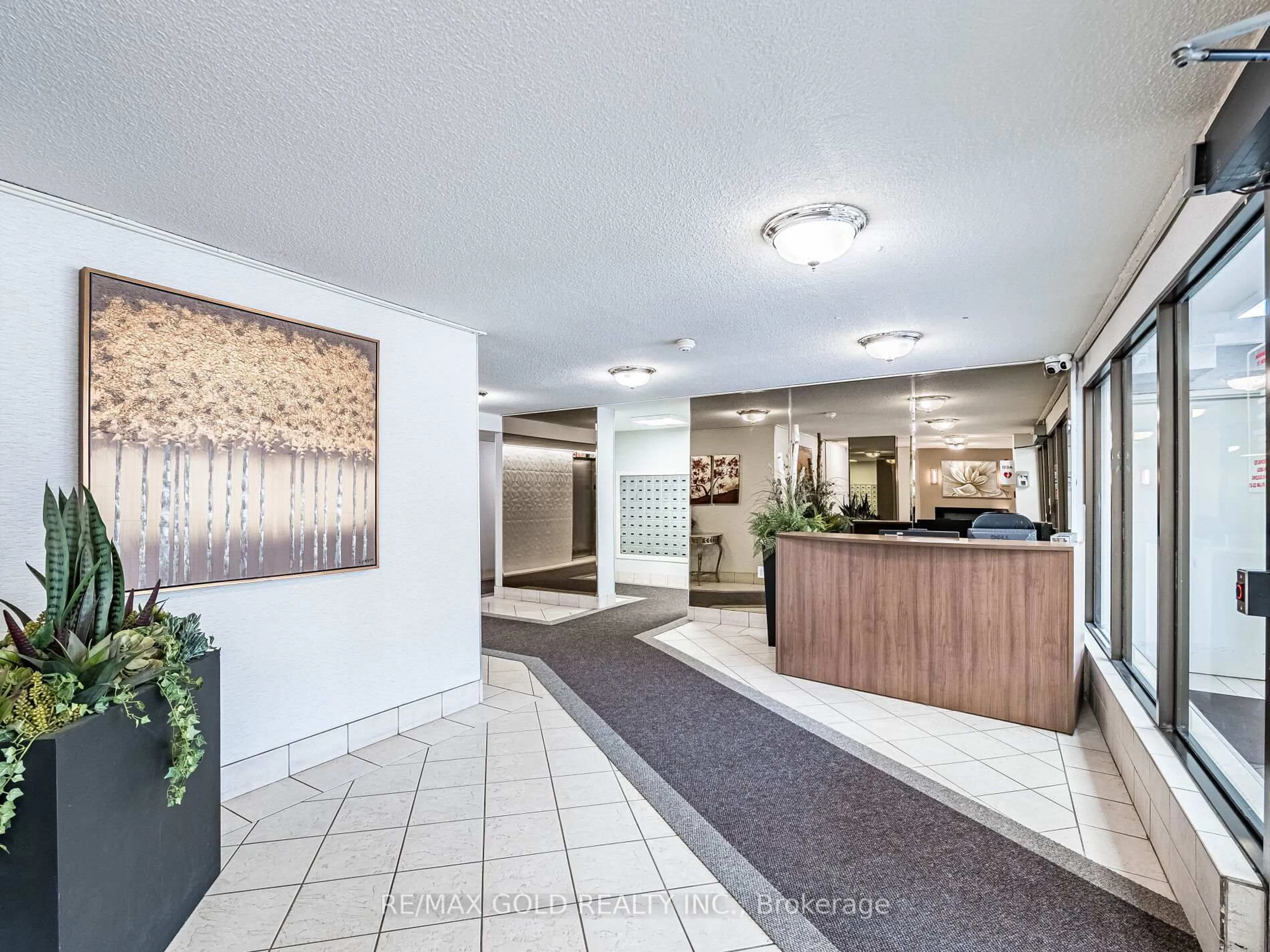 Lobby for 18 Knightsbridge Rd #1412, Brampton Ontario L6T 3X5