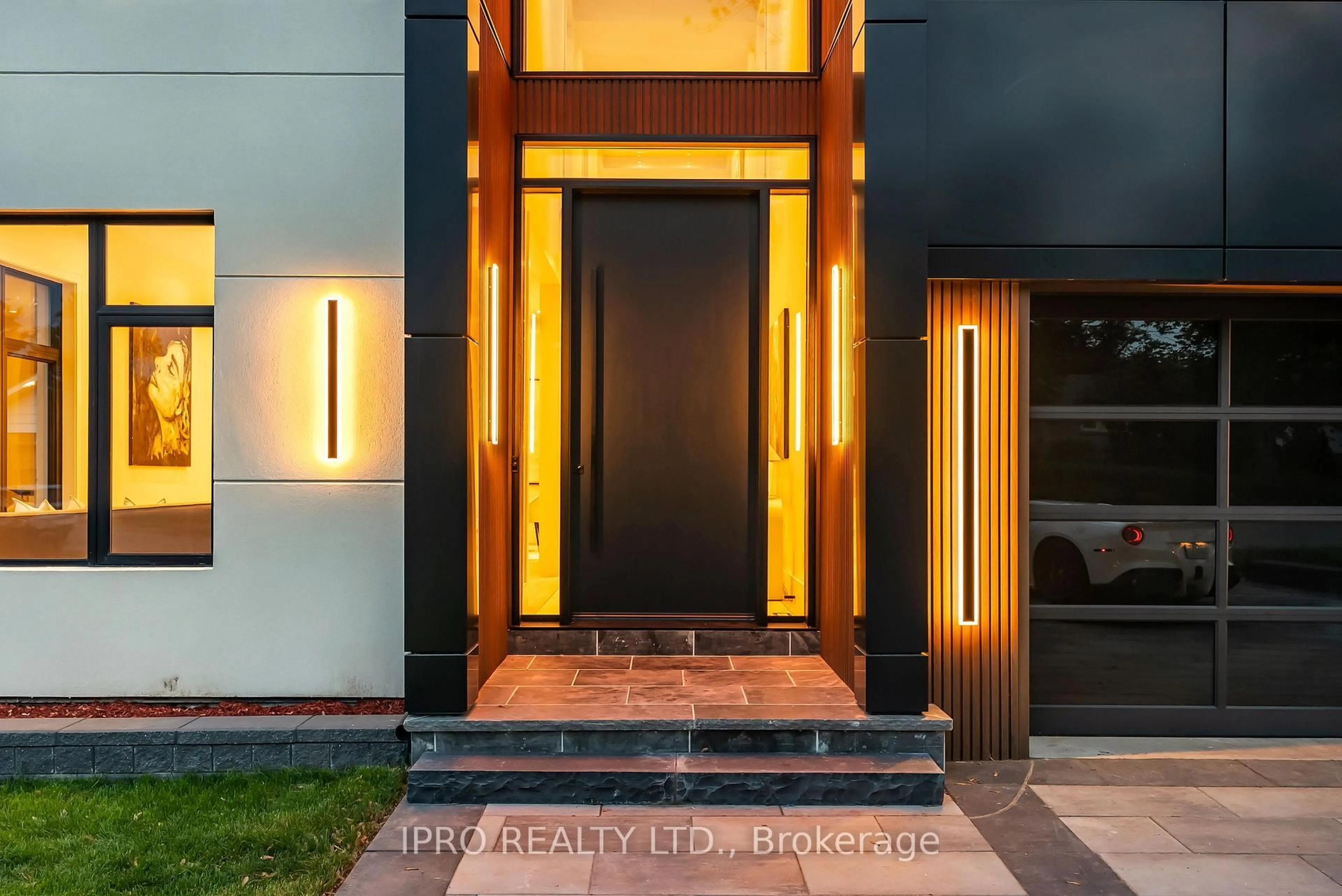 Indoor entryway for 1328 Waverly Ave, Oakville Ontario L6L 2S3