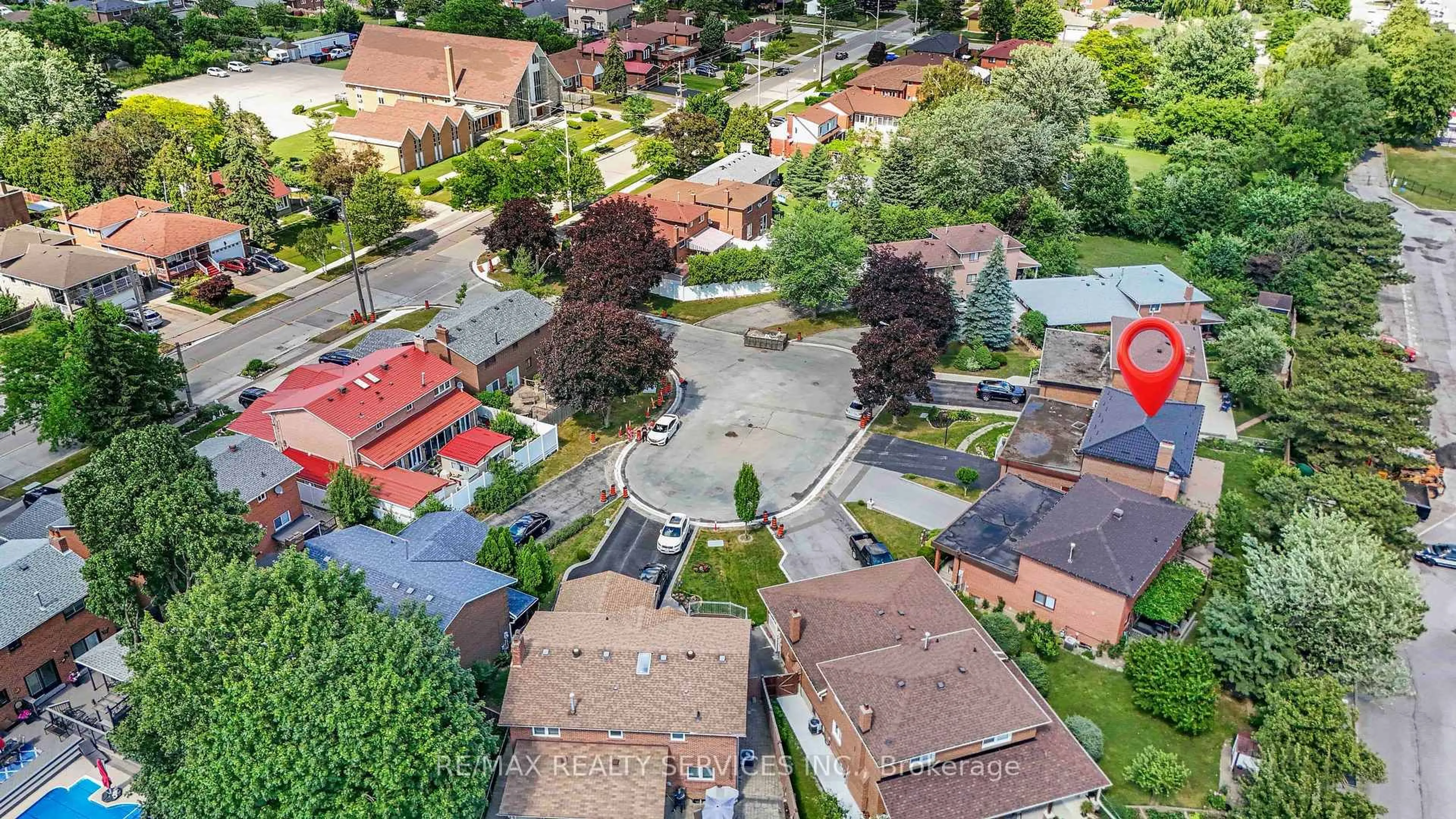 A pic from outside/outdoor area/front of a property/back of a property/a pic from drone, street for 9 Garview Crt, Toronto Ontario M9R 4B9