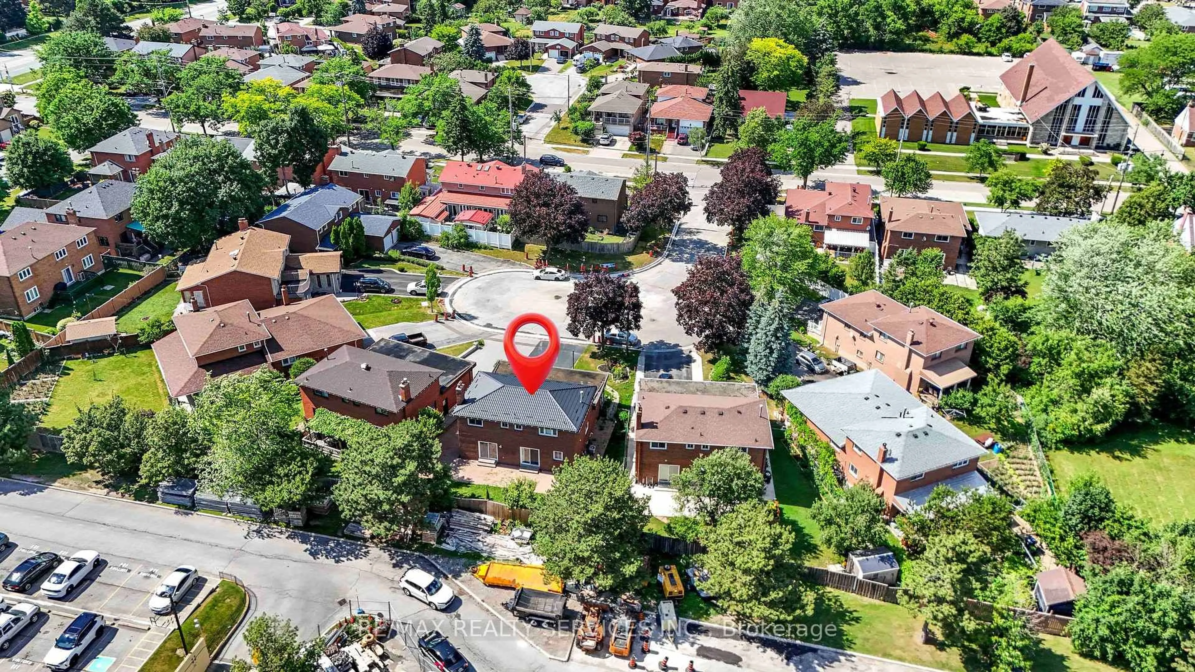 A pic from outside/outdoor area/front of a property/back of a property/a pic from drone, street for 9 Garview Crt, Toronto Ontario M9R 4B9