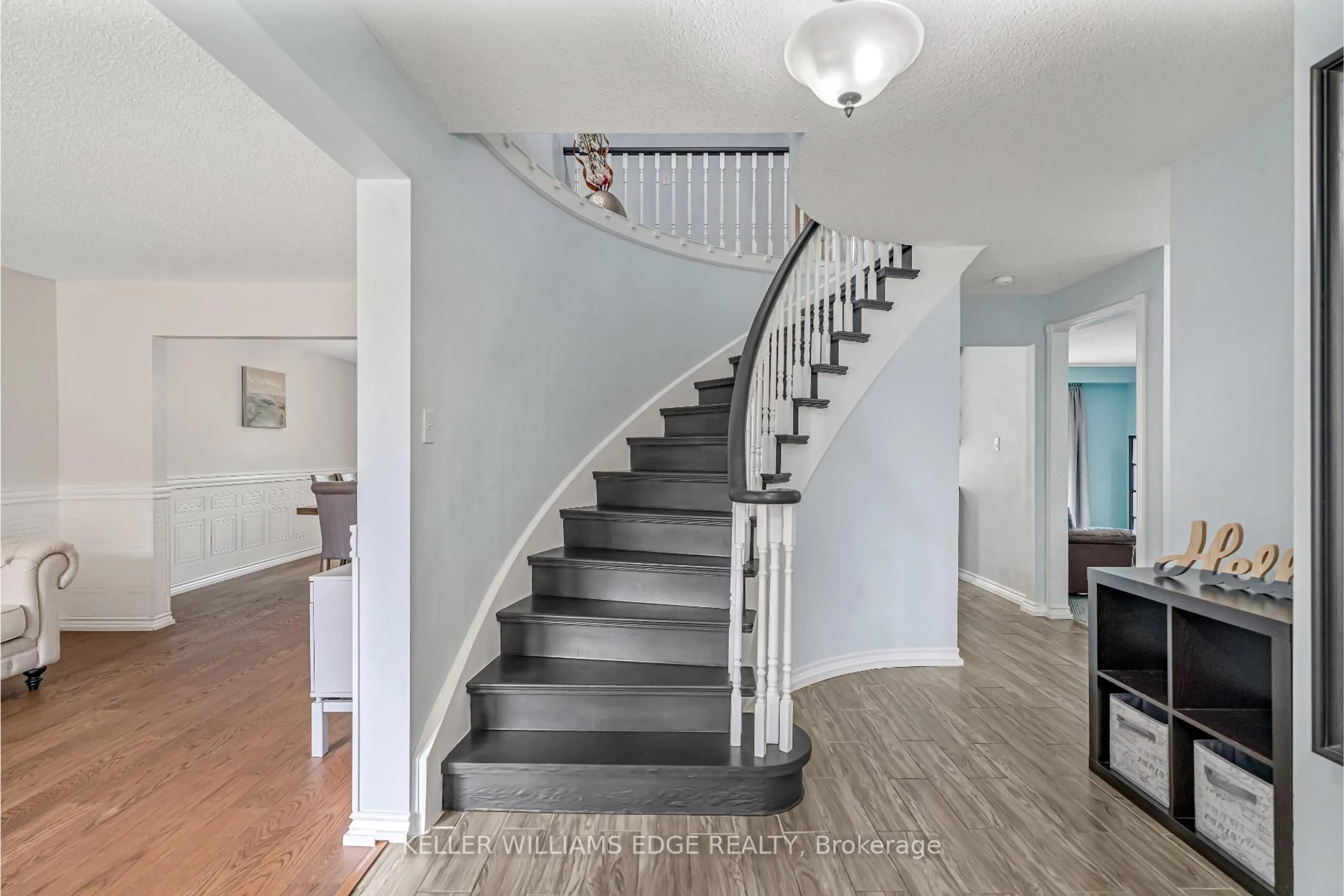 Stairs for 2054 Hunters Wood Dr, Burlington Ontario L7M 2V1