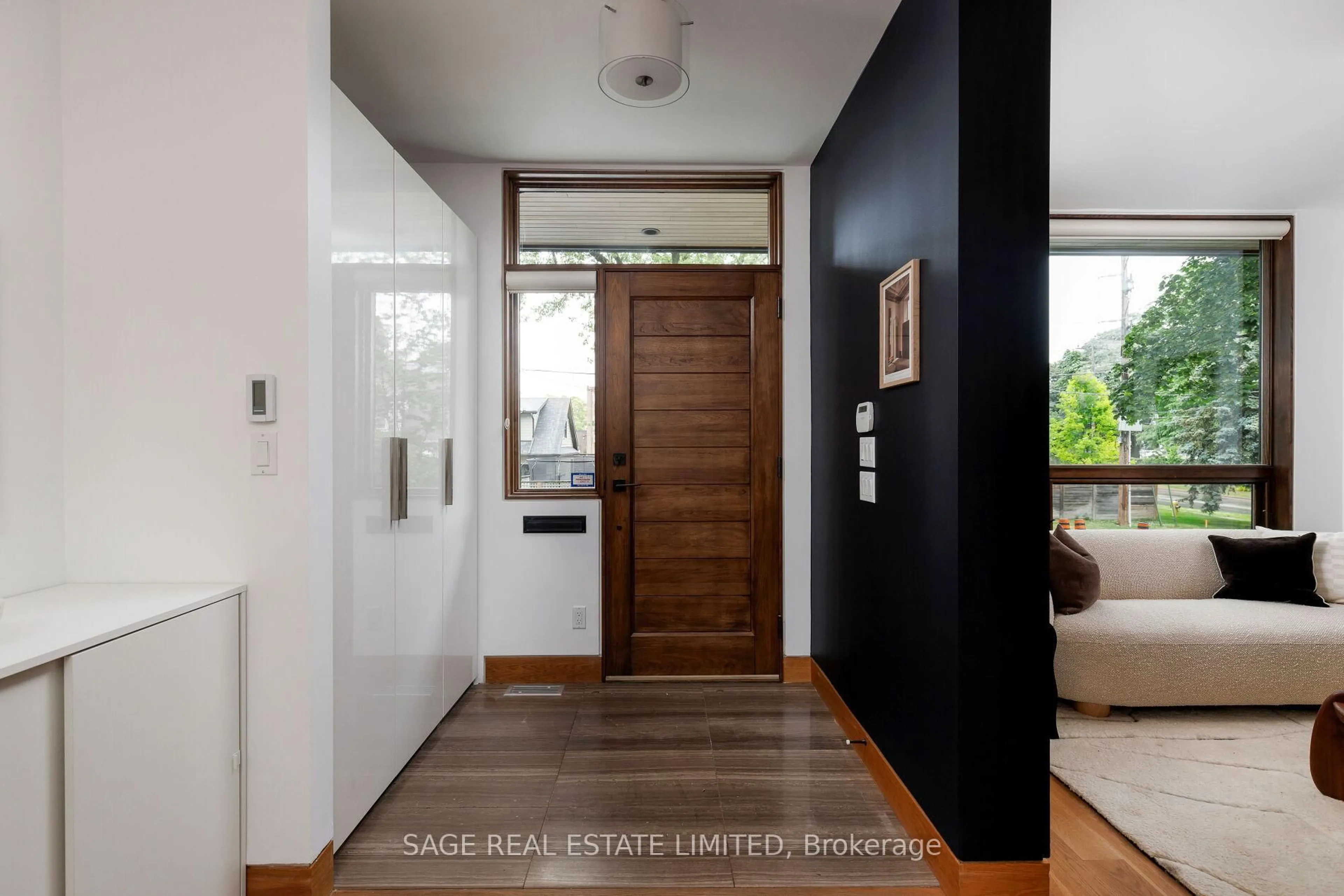 Indoor entryway for 5 Bermuda Ave, Toronto Ontario M8Y 2P6