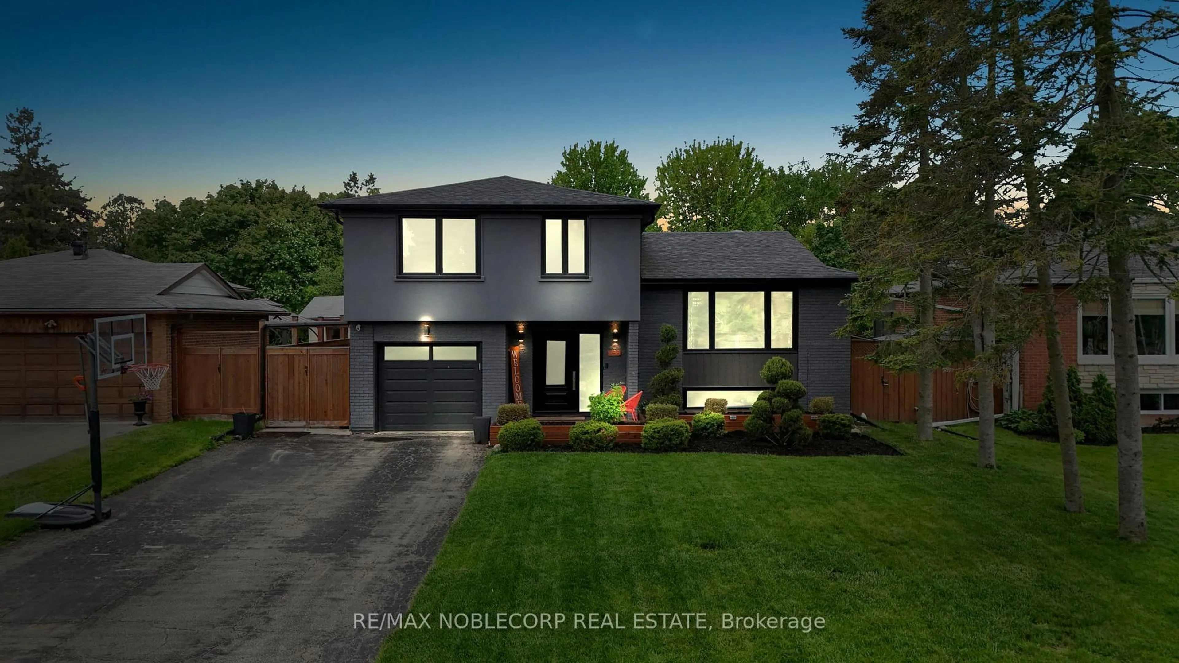 Home with brick exterior material, street for 255 Bell Air Dr, Caledon Ontario L7E 1Z9