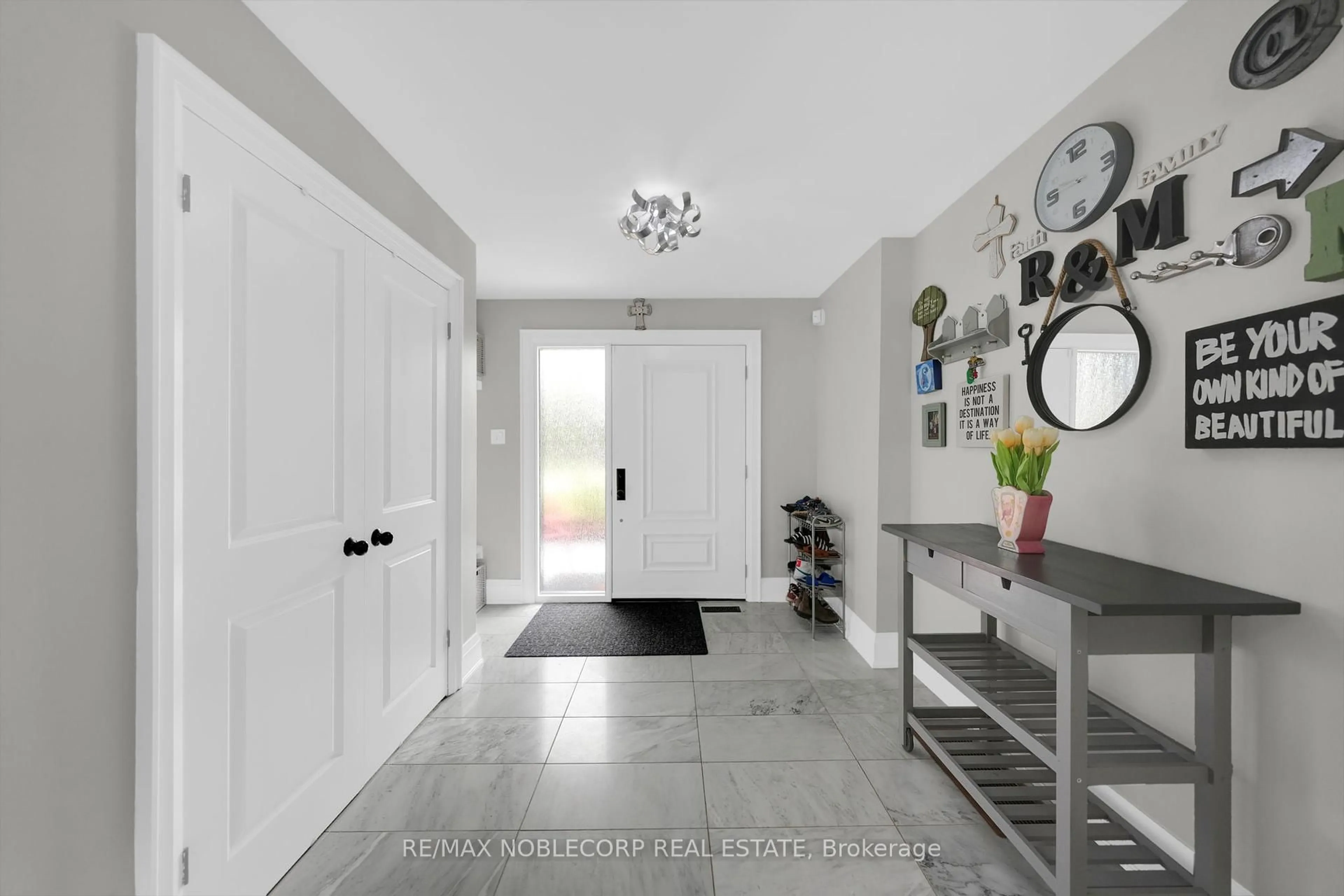 Indoor entryway for 255 Bell Air Dr, Caledon Ontario L7E 1Z9