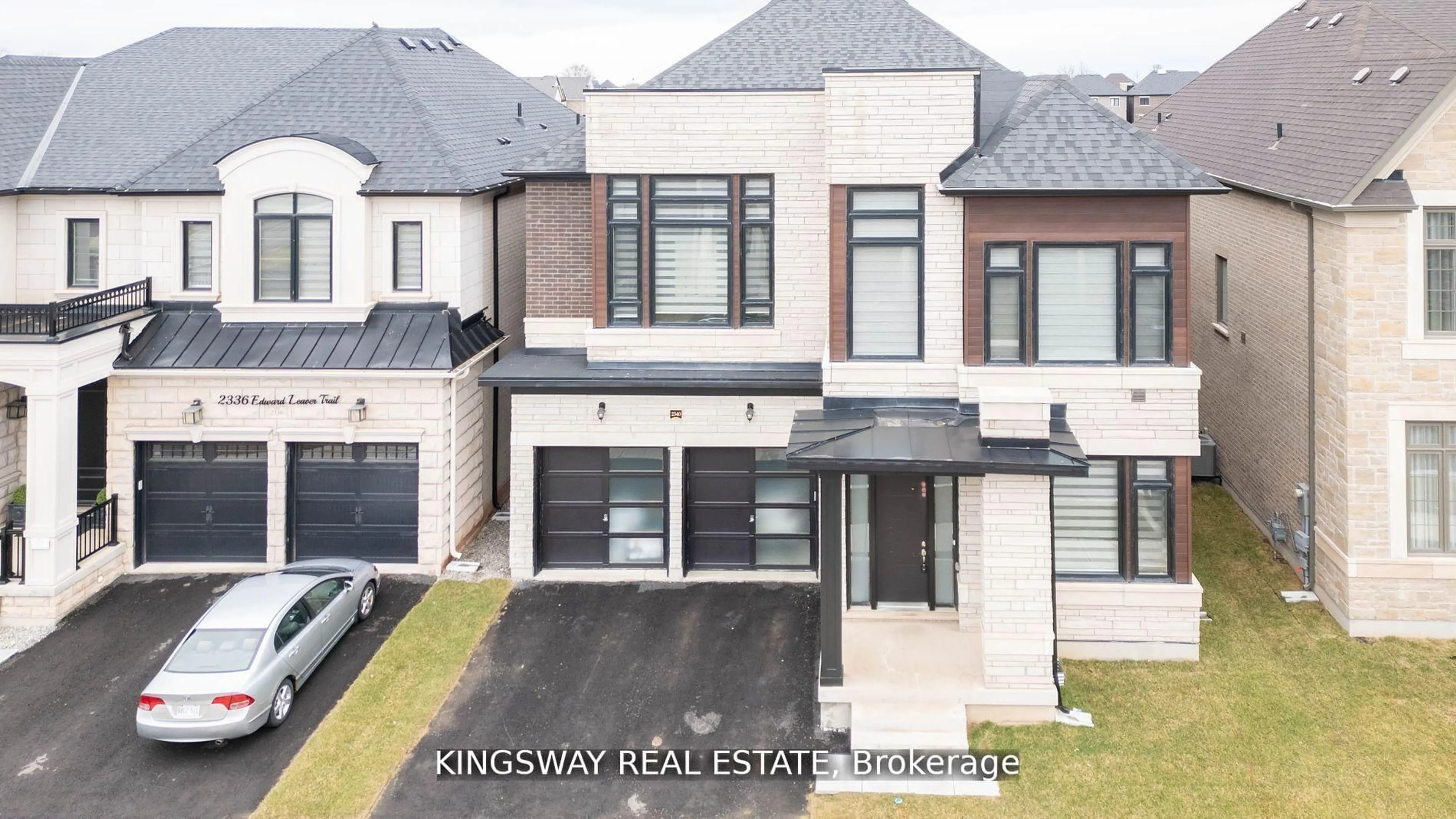A pic from outside/outdoor area/front of a property/back of a property/a pic from drone, street for 2340 Edward Lea Edward Leaver Tr, Oakville Ontario L6M 5M7