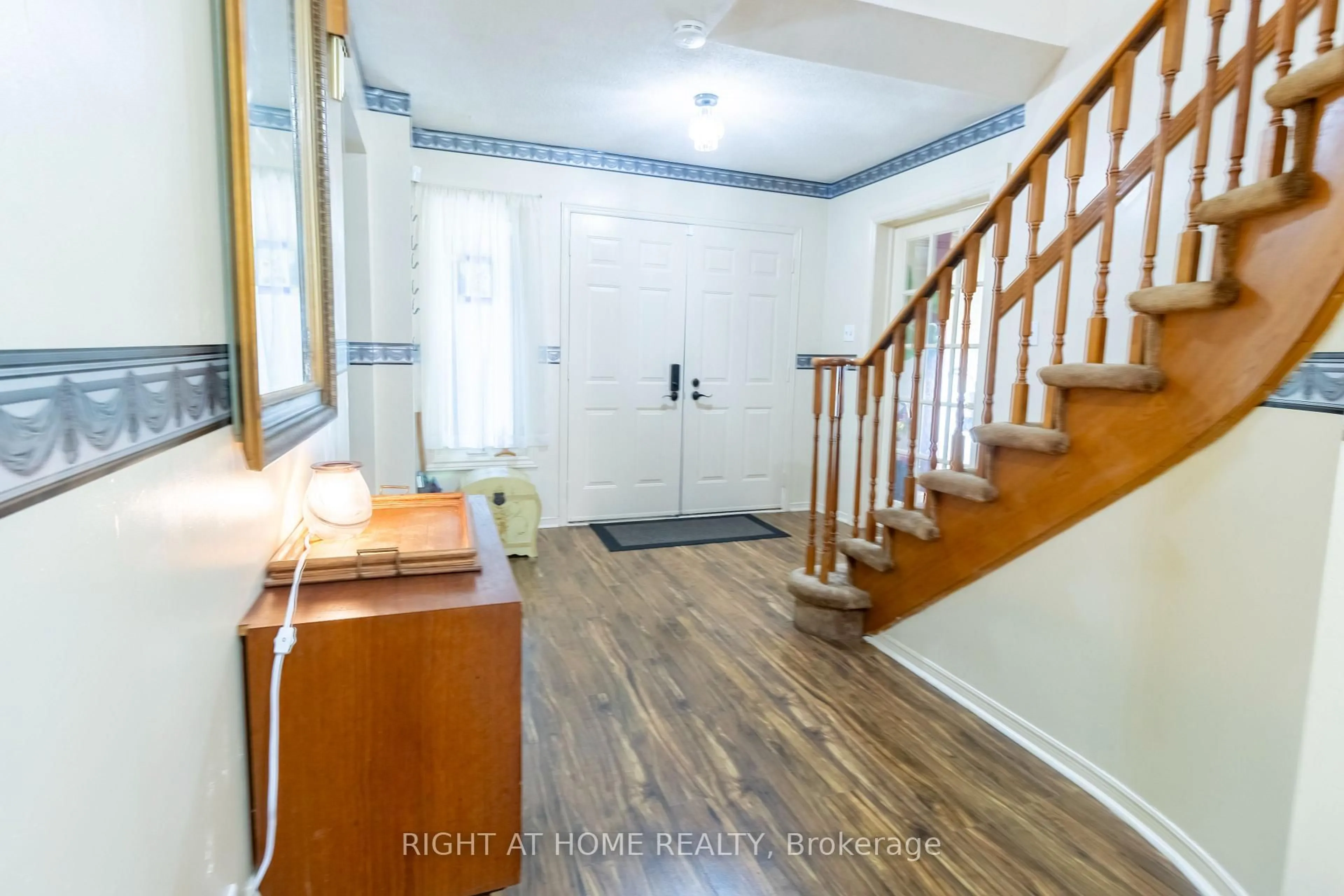 Indoor entryway for 2 Brydon Cres, Brampton Ontario L6X 3H5