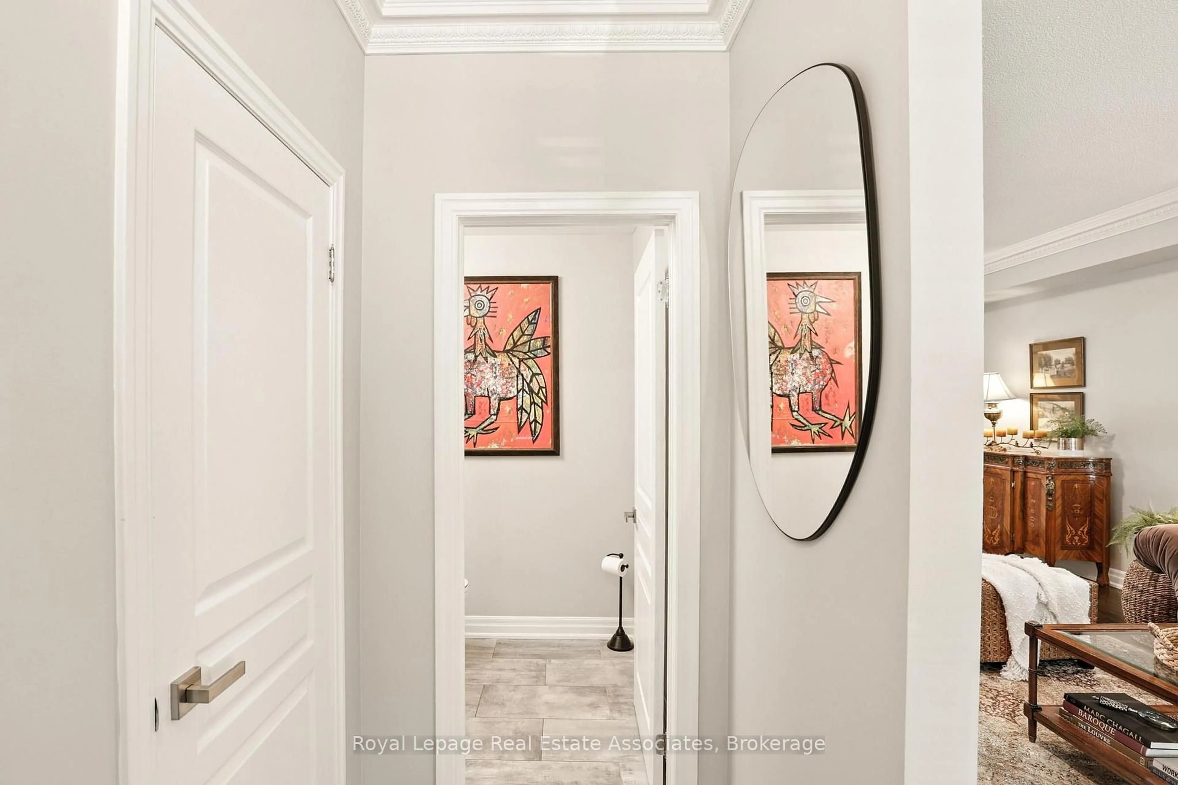 Indoor entryway for 128 St Lawrence Dr, Mississauga Ontario L5G 4V1