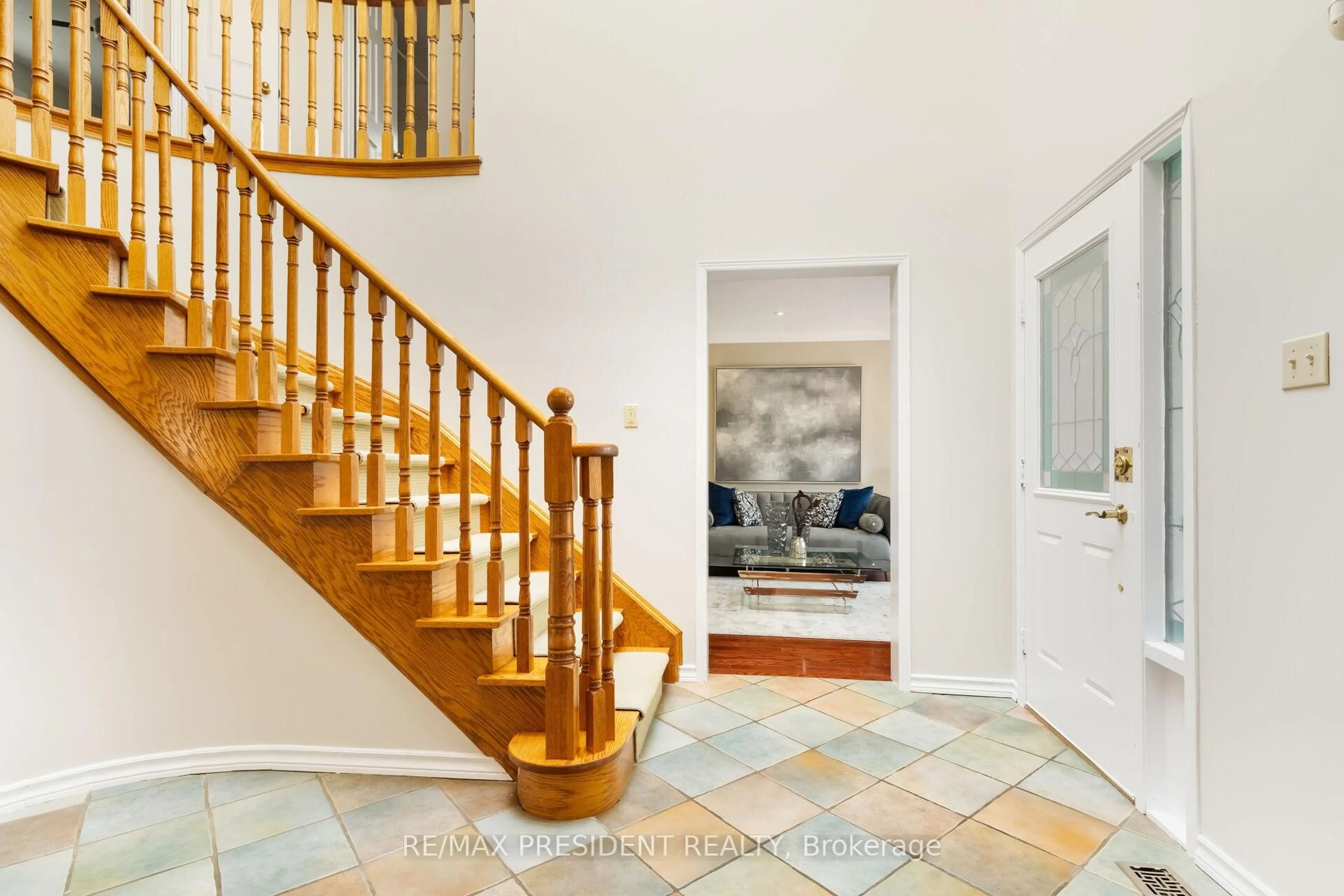 Indoor foyer for 14 Halldorson Tr, Brampton Ontario L6W 4M3