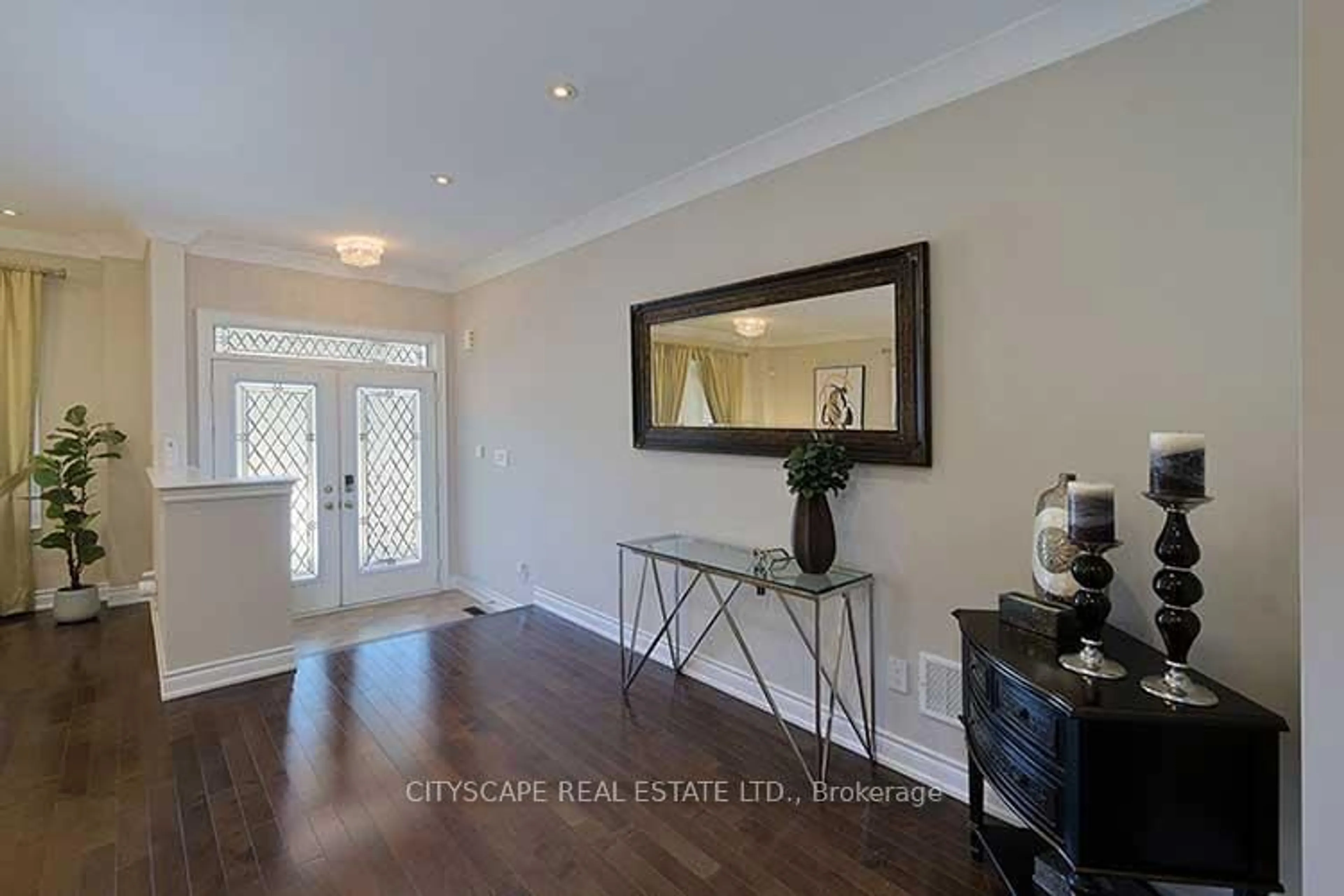 Indoor entryway for 3170 Southwind Rd, Mississauga Ontario L5M 0V8