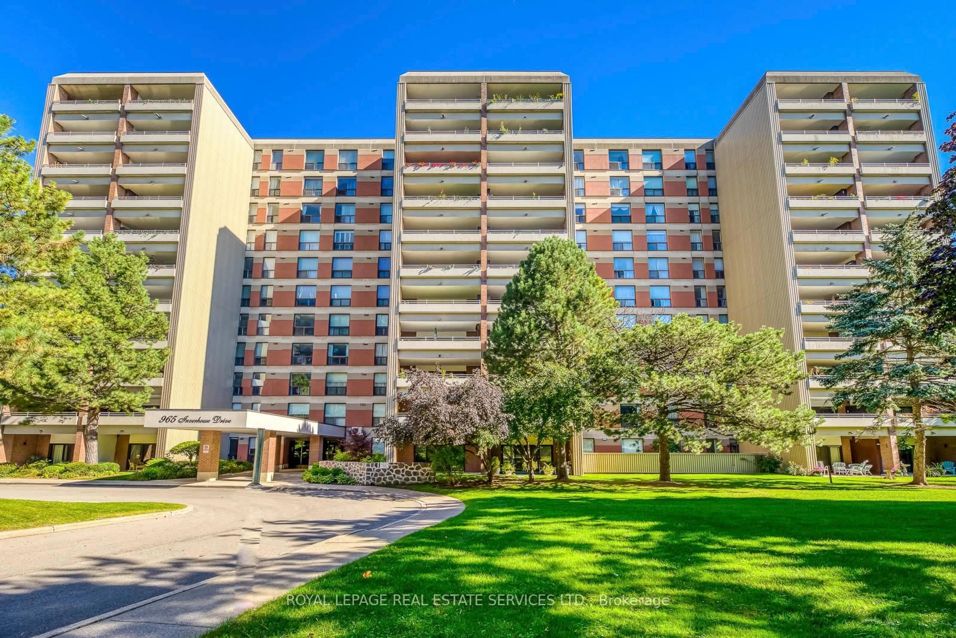 A pic from outside/outdoor area/front of a property/back of a property/a pic from drone, building for 965 Inverhouse Dr #511, Mississauga Ontario L5J 4B4