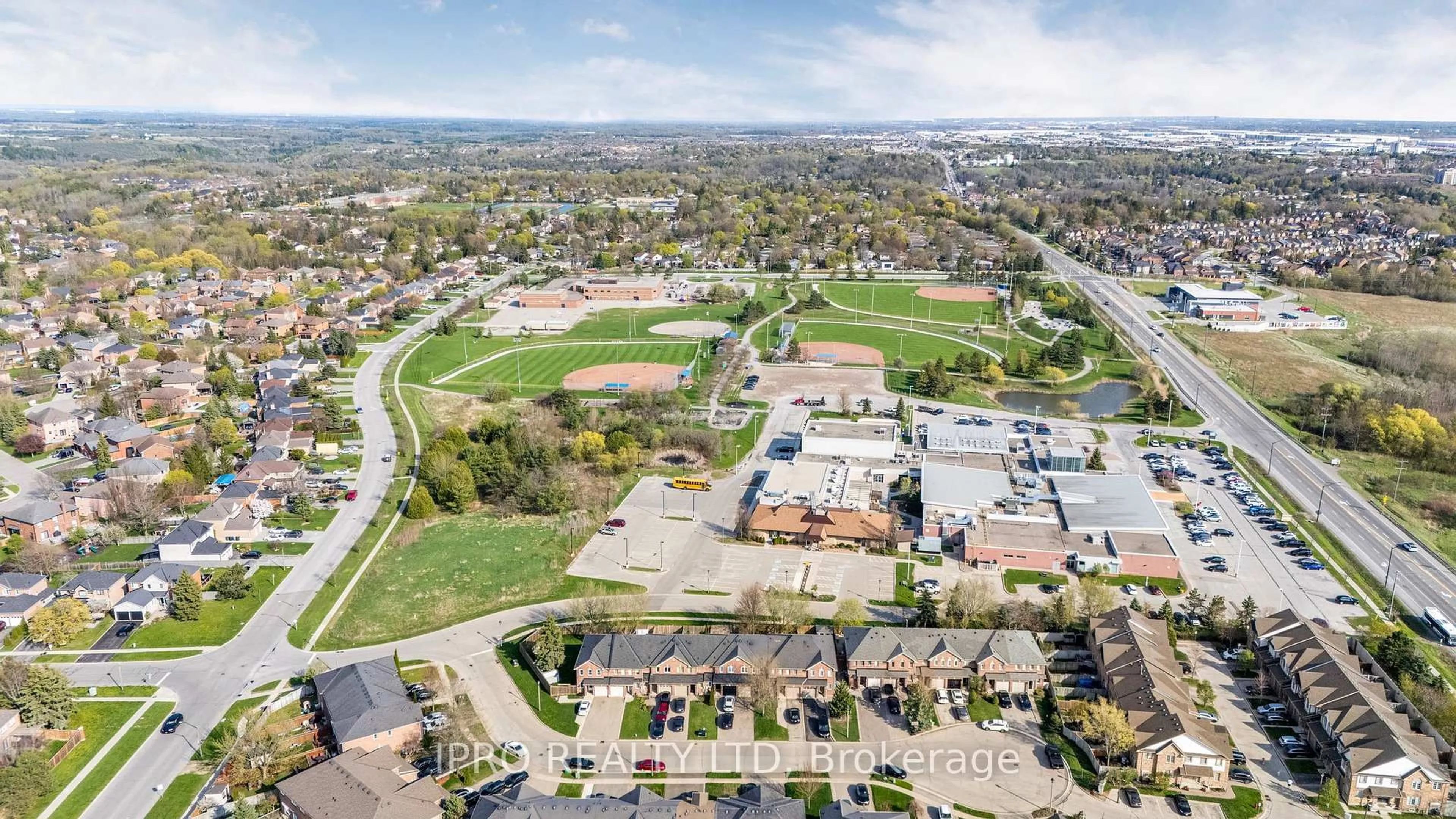 A pic from outside/outdoor area/front of a property/back of a property/a pic from drone, mountain view for 11 Alderbrook Pl, Caledon Ontario L7E 1V3