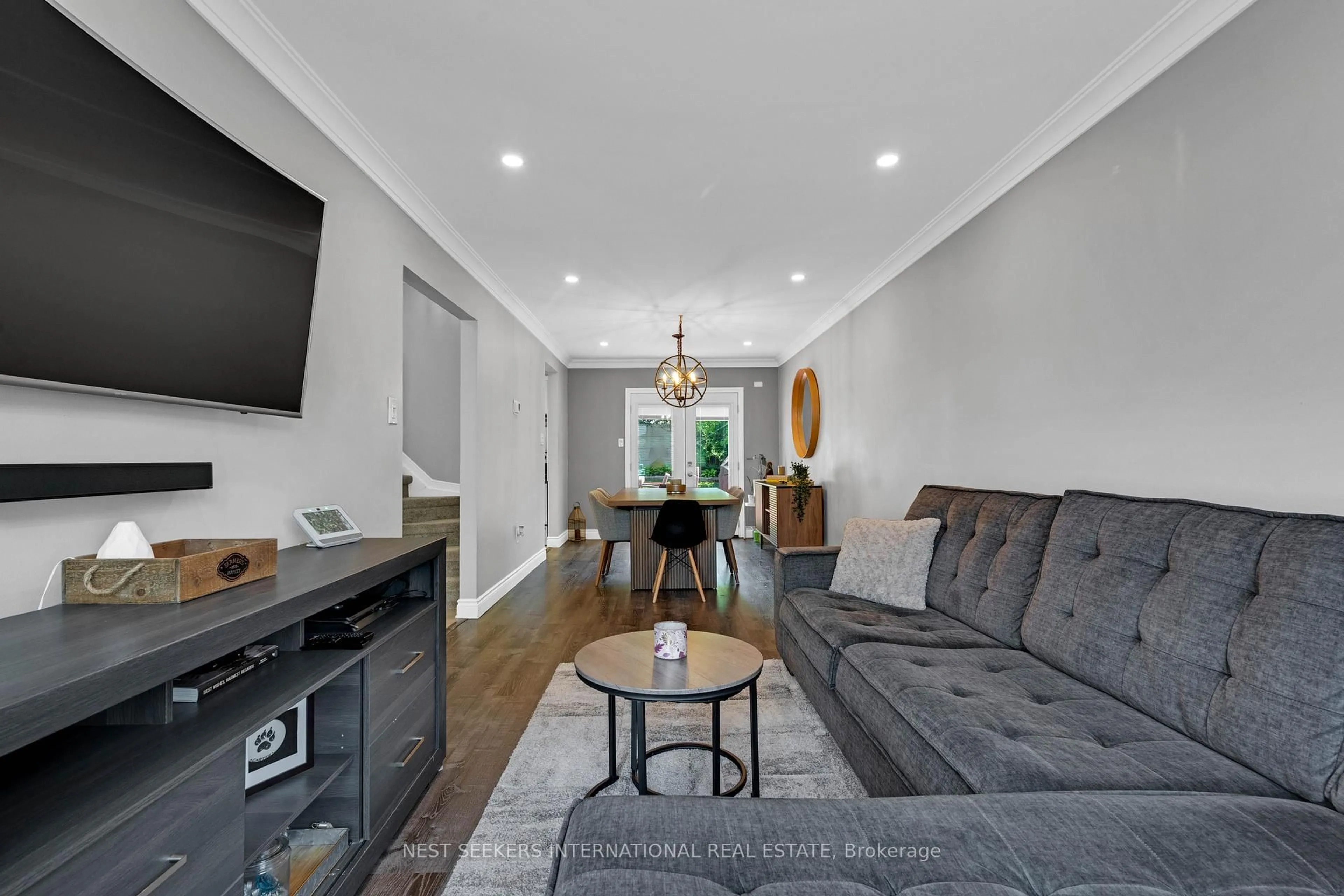 Living room with furniture, unknown for 1484 Reynolds Ave, Burlington Ontario L7M 3C1