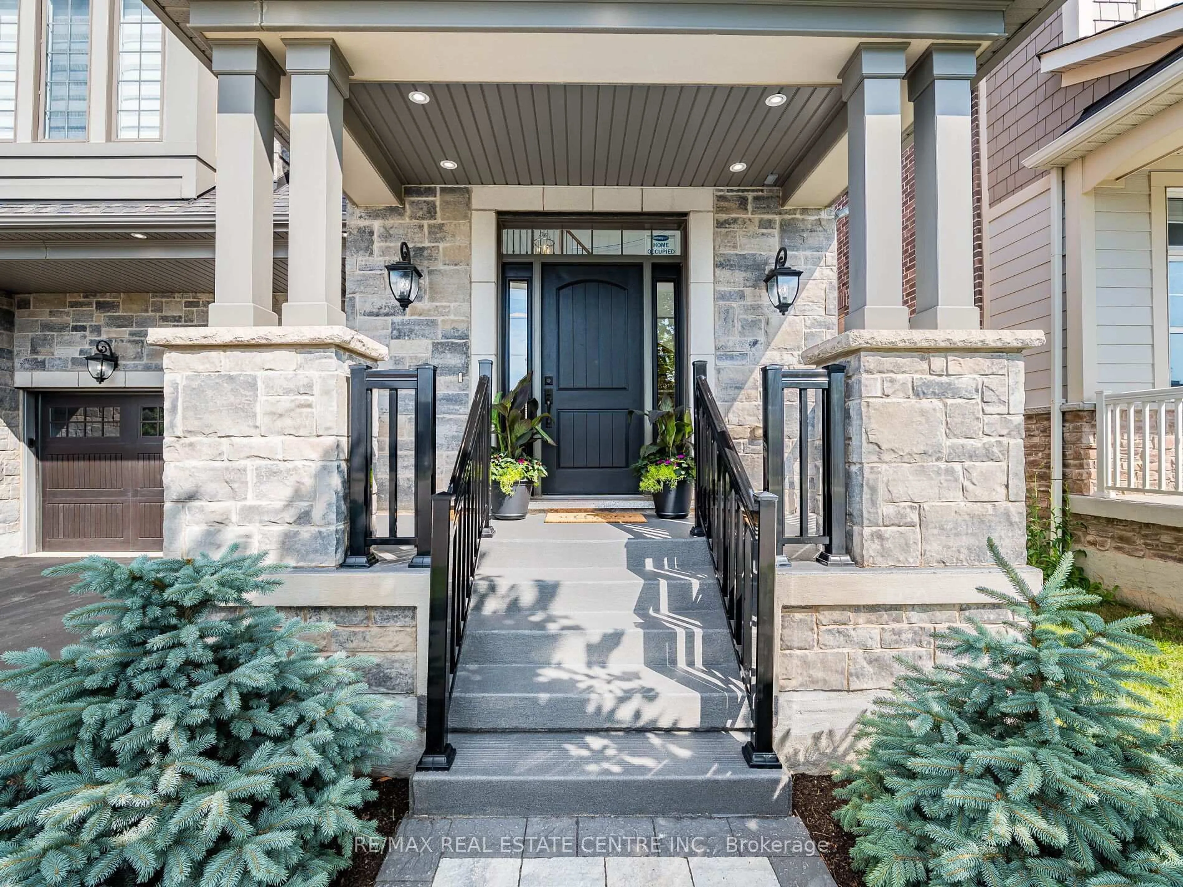 Indoor entryway for 323 Harold Dent Tr, Oakville Ontario L6M 1R3