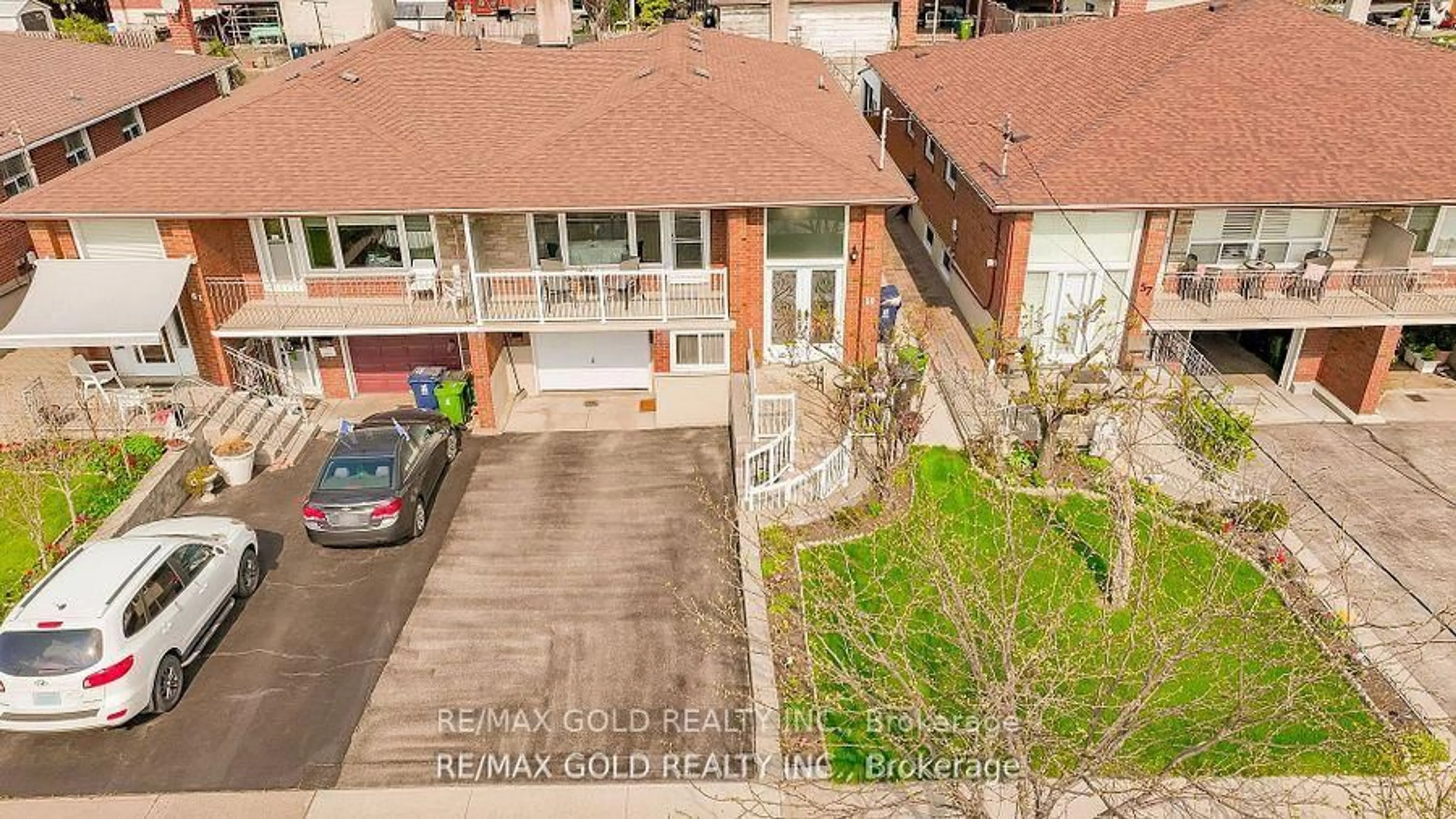 A pic from outside/outdoor area/front of a property/back of a property/a pic from drone, street for 59 Seacliff Blvd, Toronto Ontario M9L 2G7