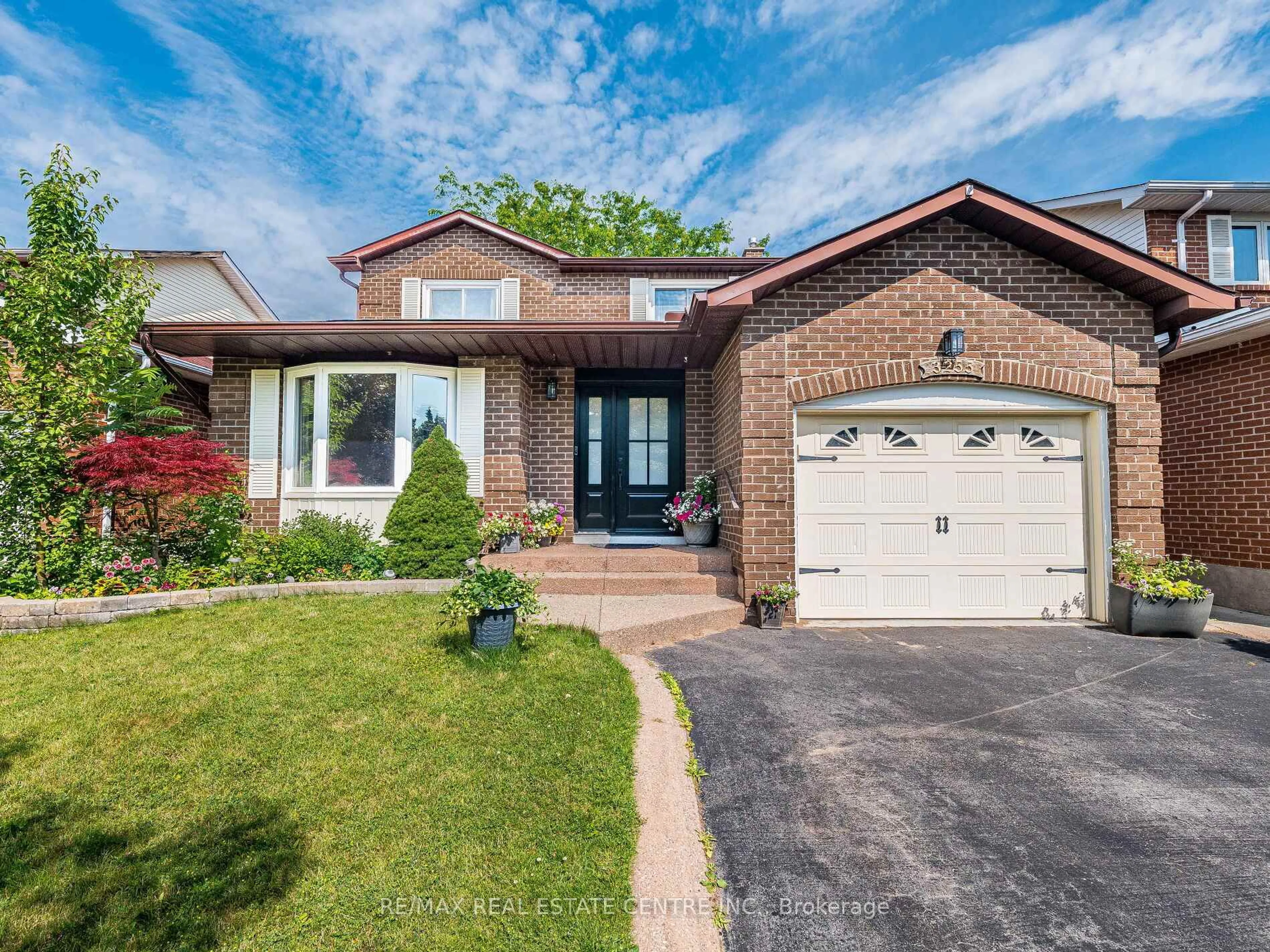 Home with brick exterior material, street for 3255 Ulman Rd, Oakville Ontario L6L 5S9
